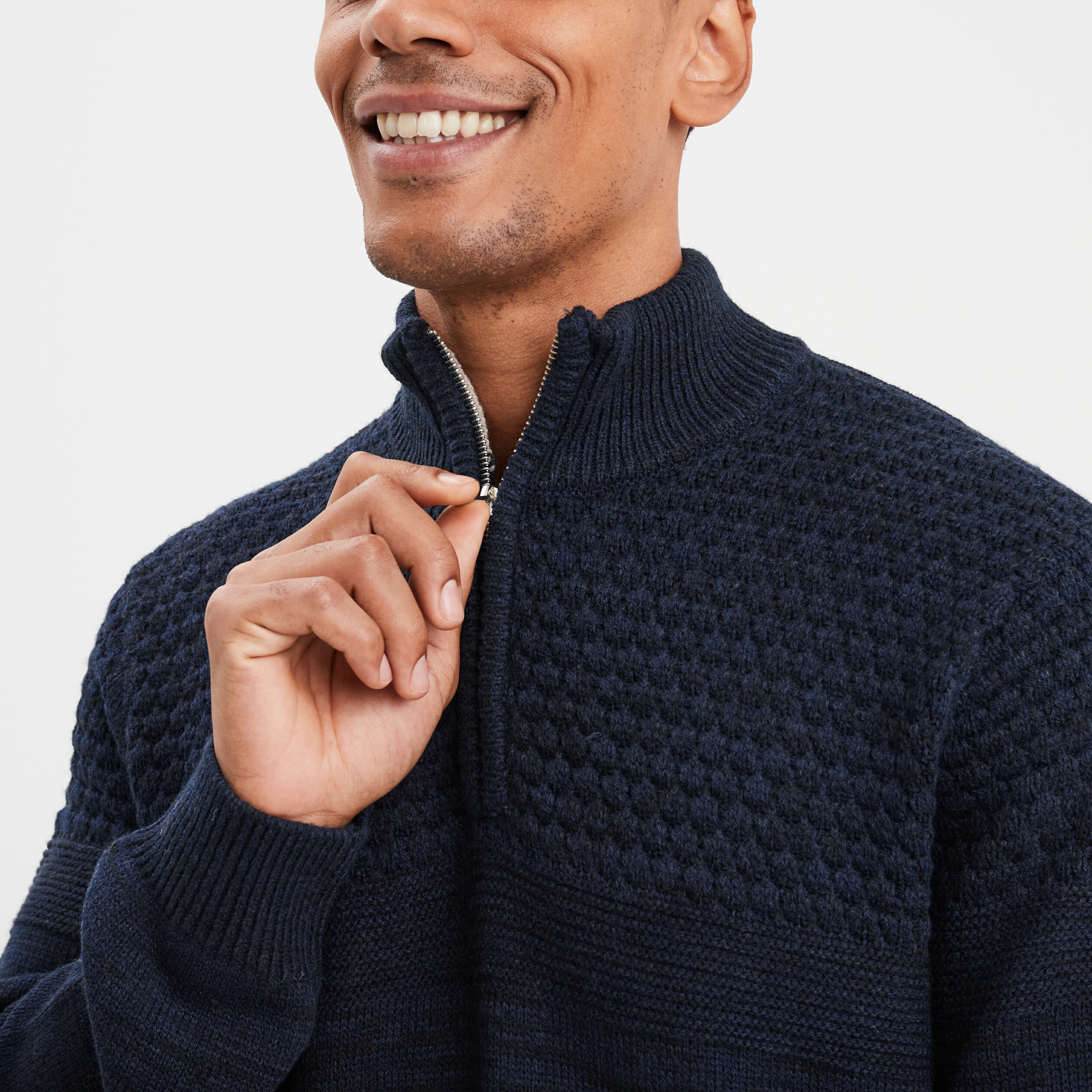 Pull col camionneur zipp&eacute; bleu fonc&eacute; homme