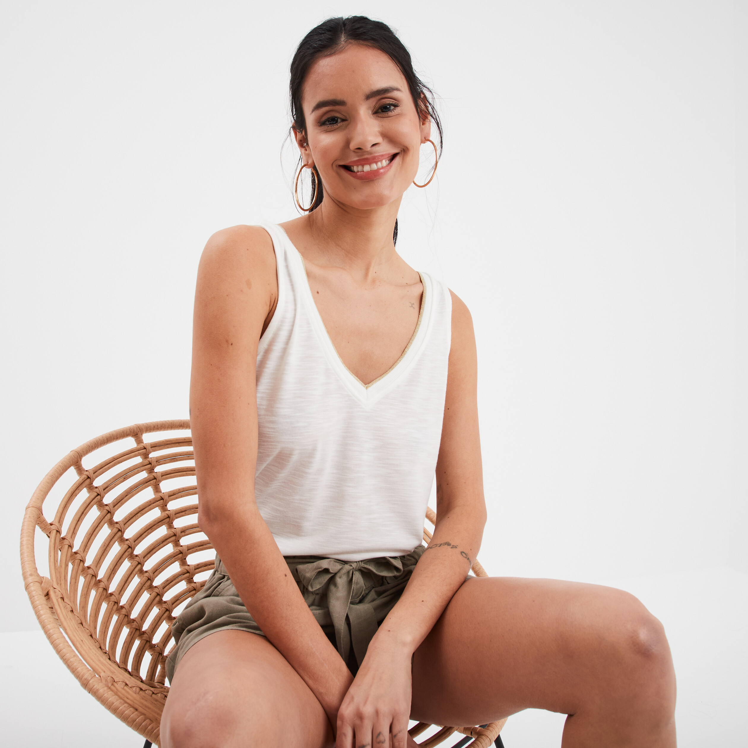 debardeur col en v bretelles larges blanc femme Débardeur col en V bretelles larges blanc femme