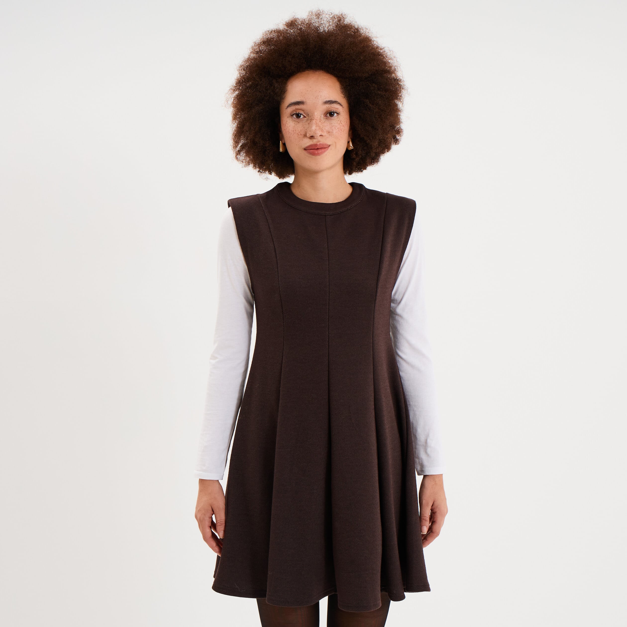 Robe maille sans manches corolle courte marron fonc&eacute; femme