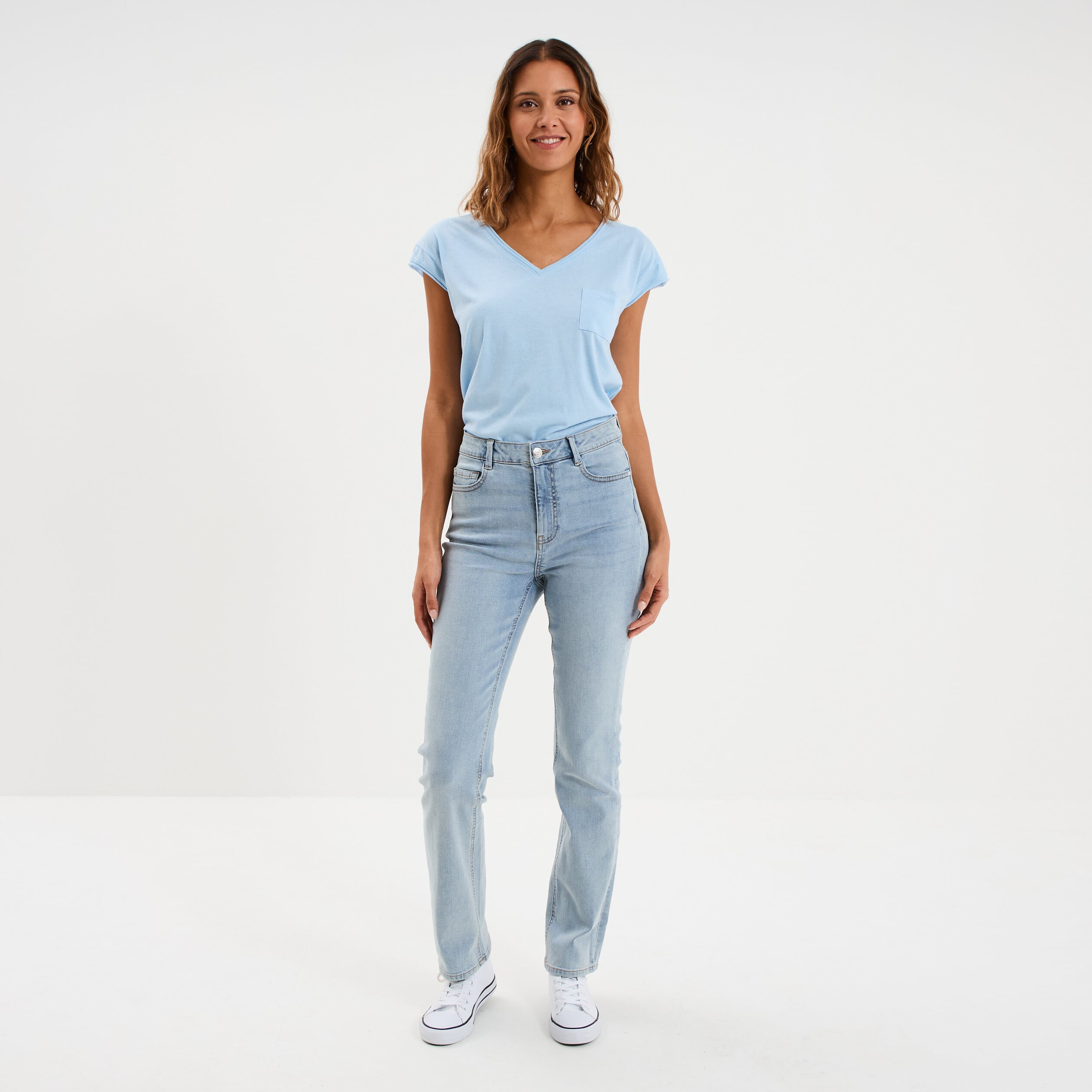 T-shirt col v poche poitrine bleu clair femme
