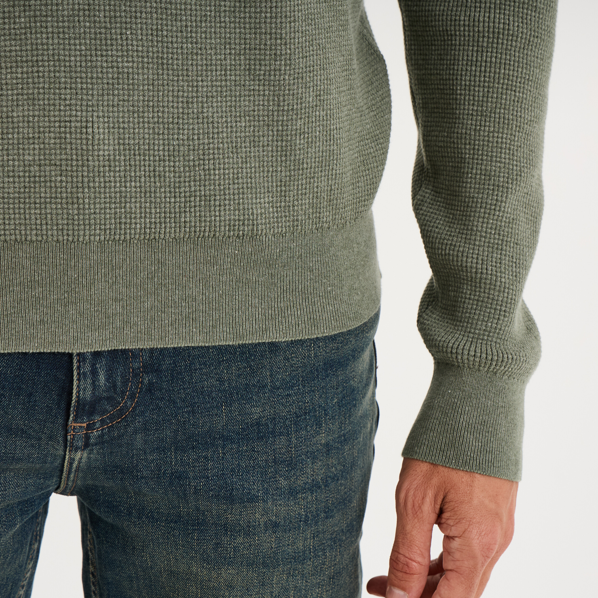 Pull en maille textur&eacute;e col rond vert kaki homme