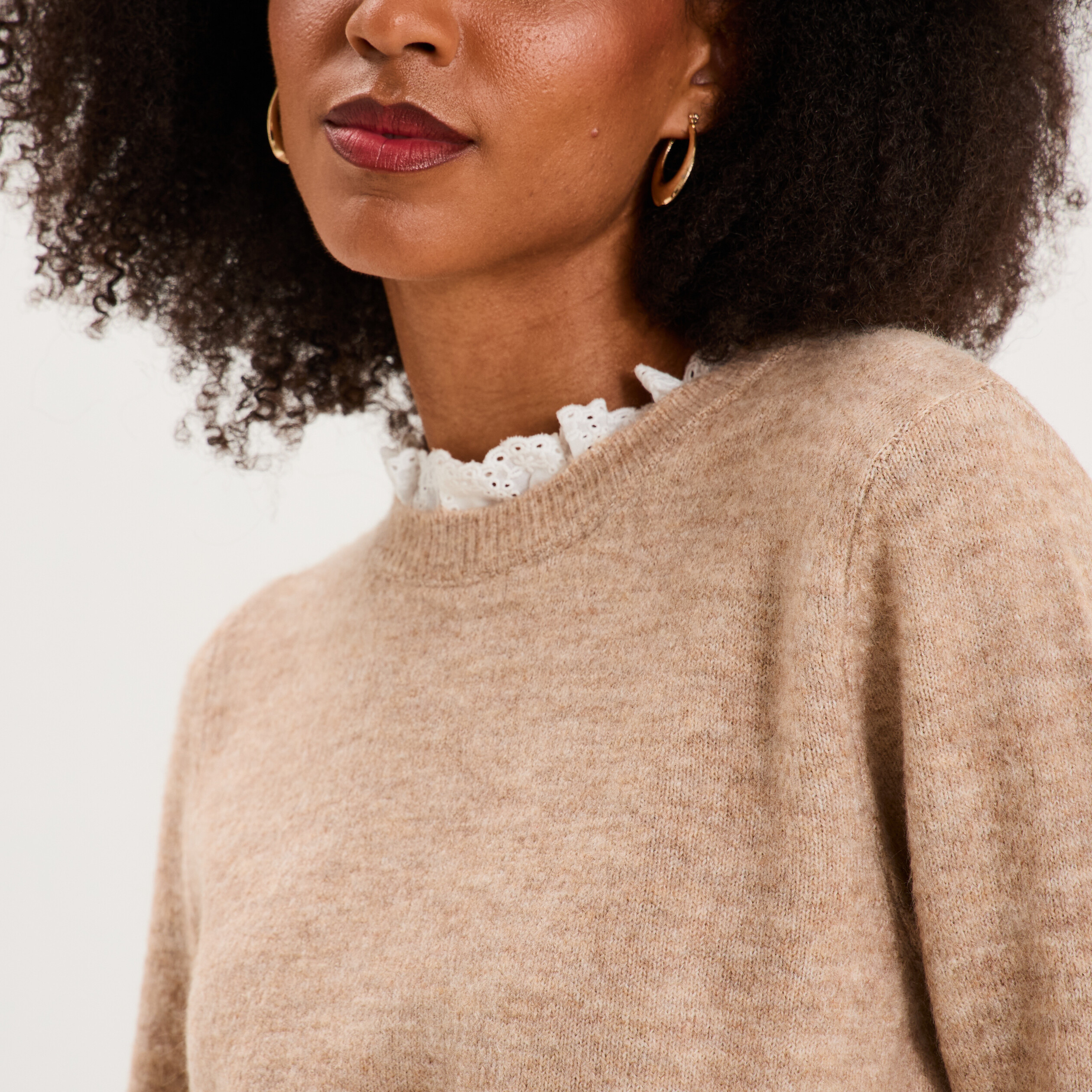 Pull 2 en 1 col rond broderie anglaise beige femme