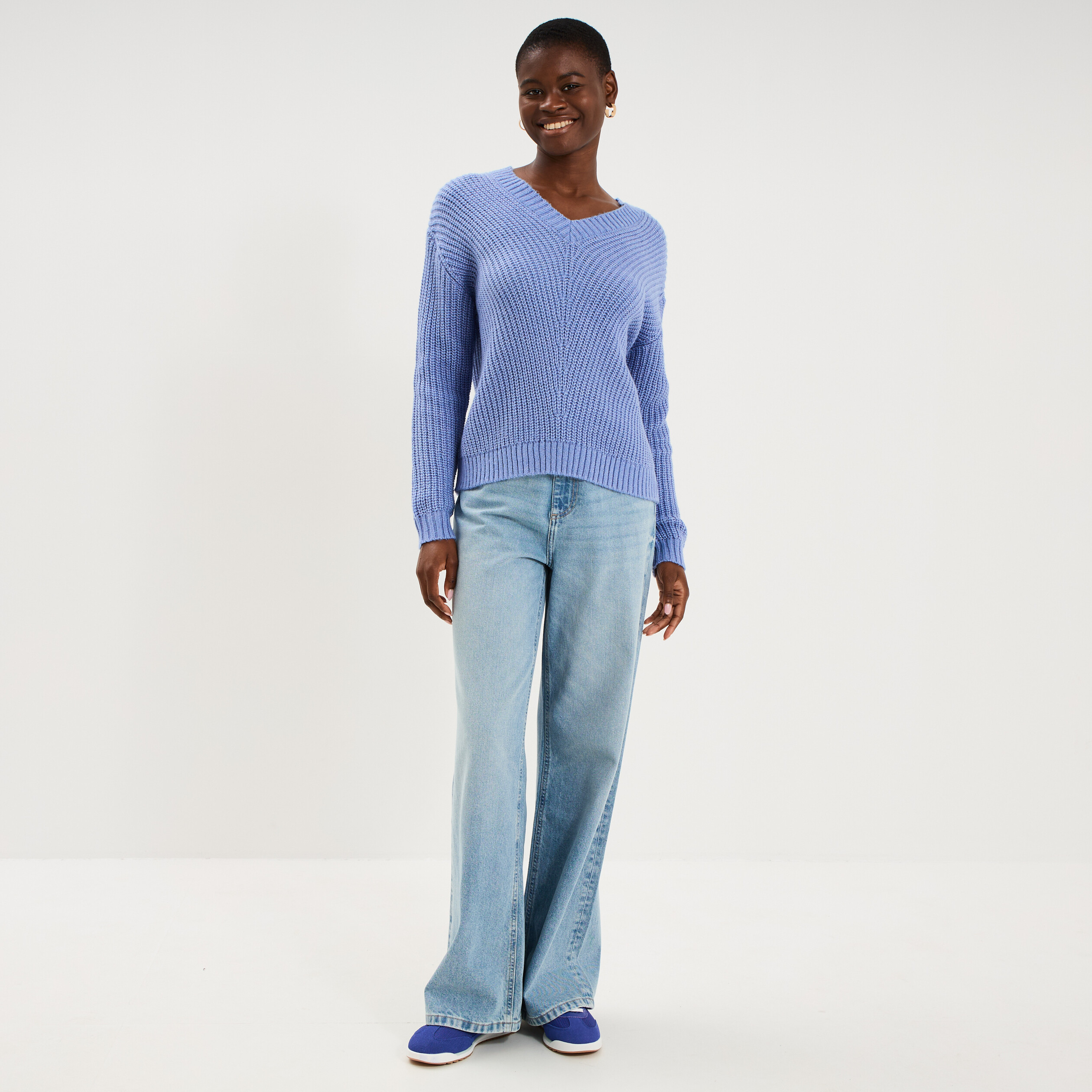 Pull col en V bleu ciel femme