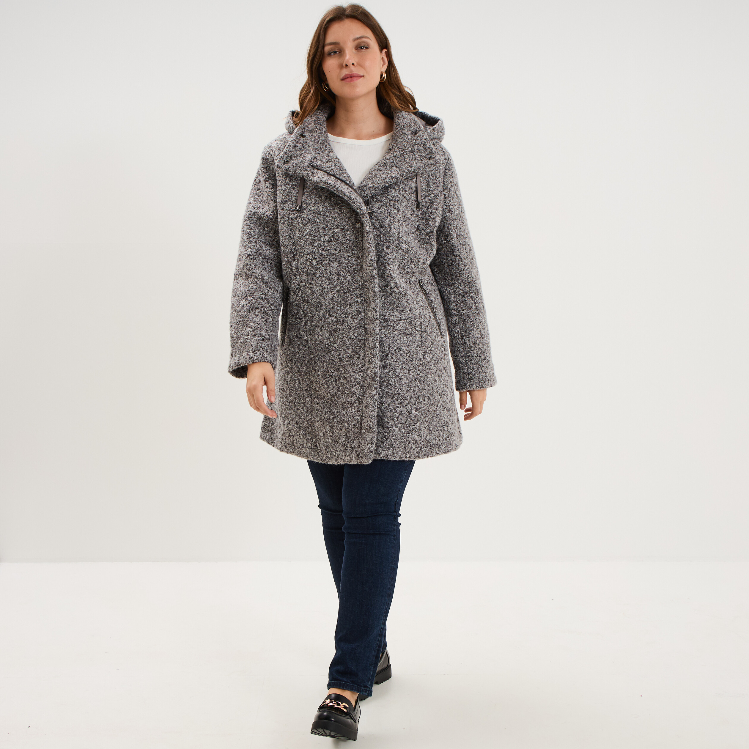 Manteau aspect bouclette &agrave; capuche gris femme grande taille