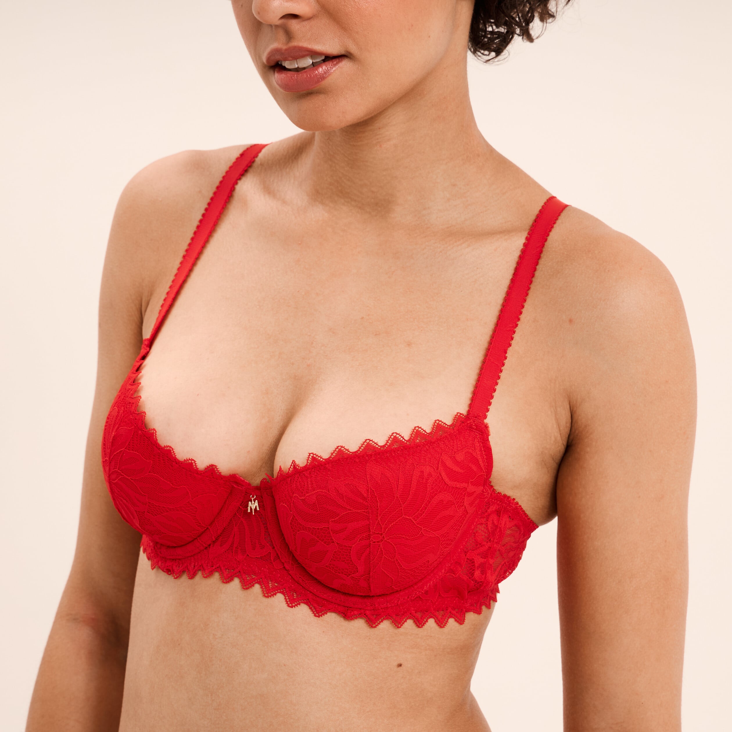 Soutien-gorge corbeille padd&eacute; dentelle rouge femme