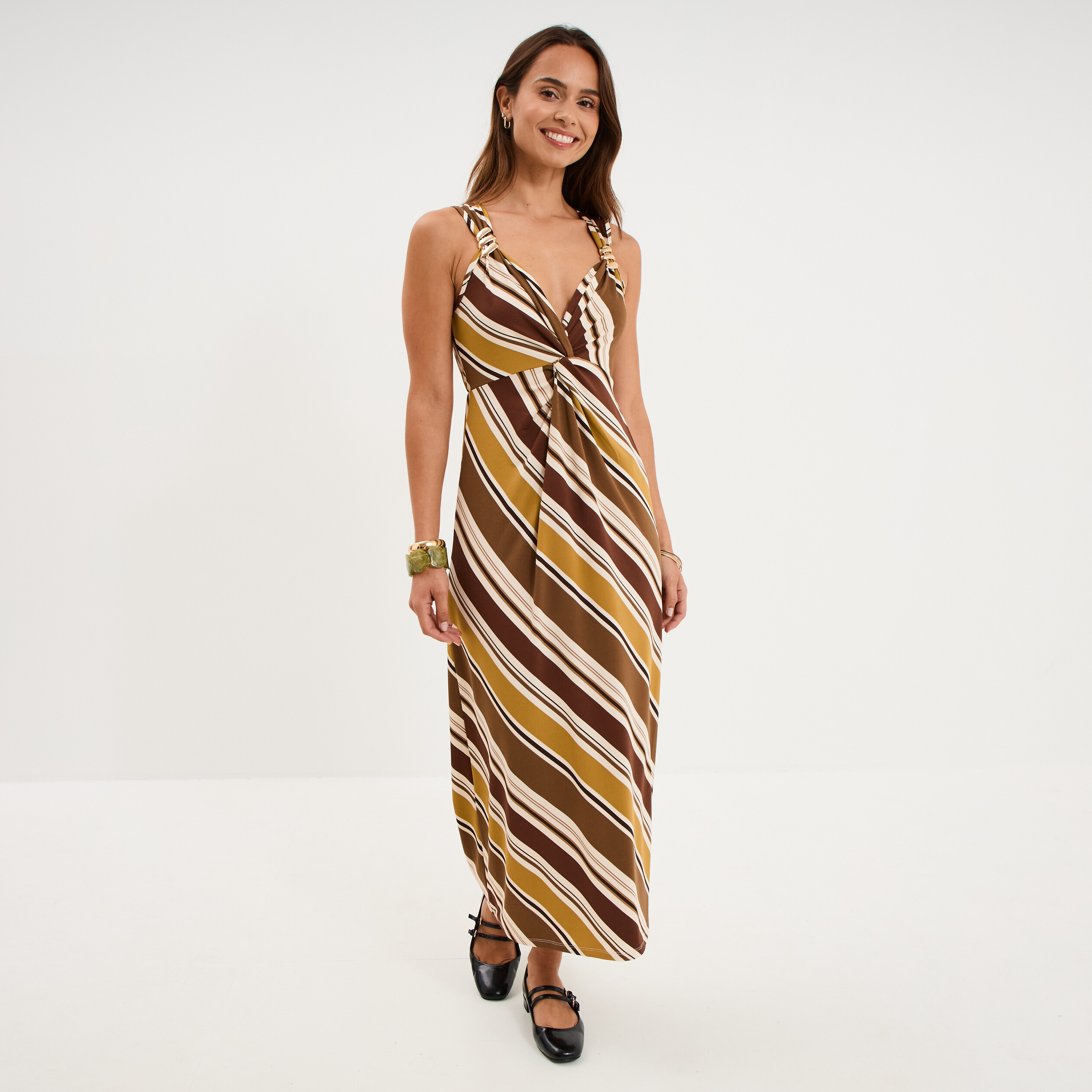 Robe longue &eacute;paules d&eacute;tails bijoux vert kaki femme