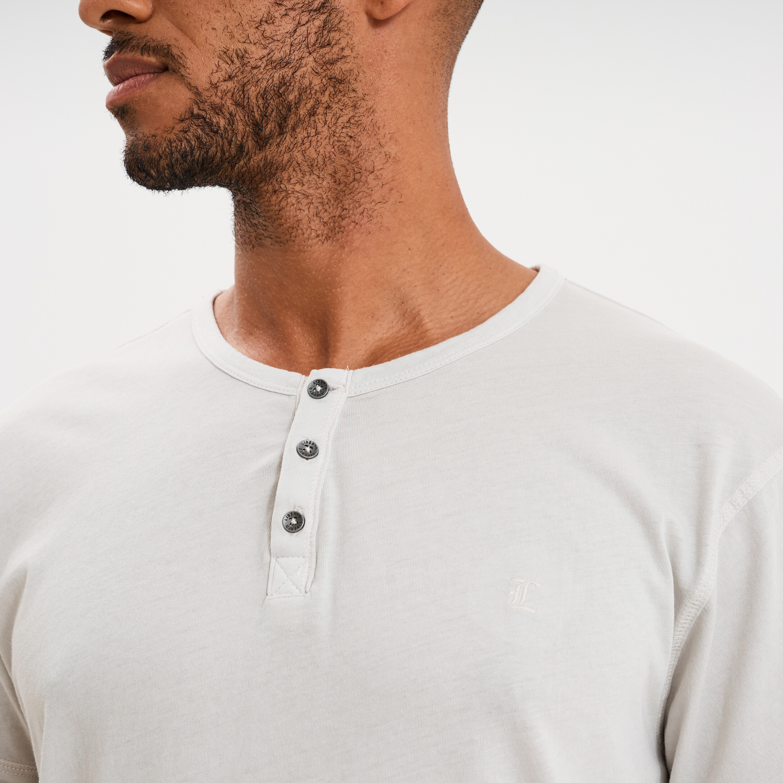 T-shirt col tunisien manches courte gris clair homme