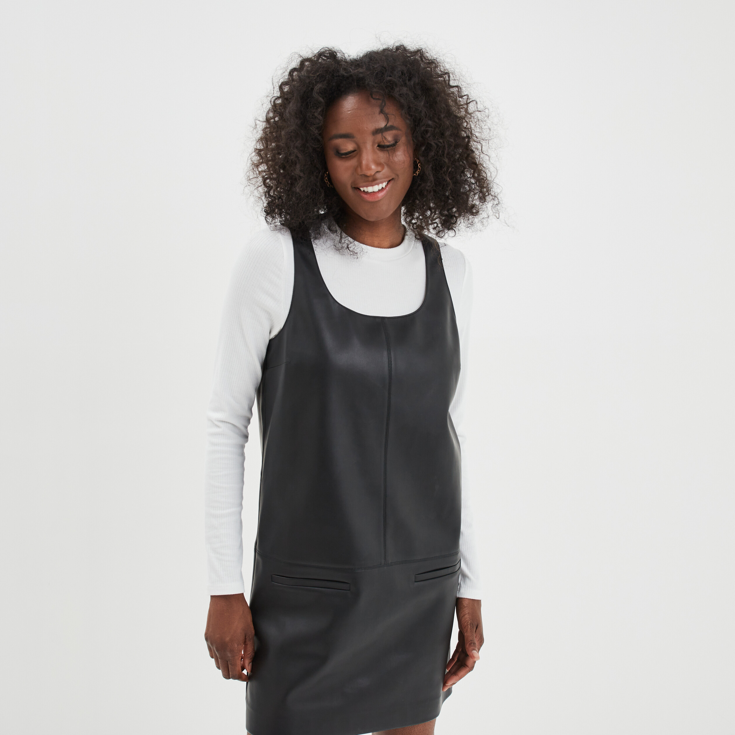 Robe chasuble noir top en simili cuir