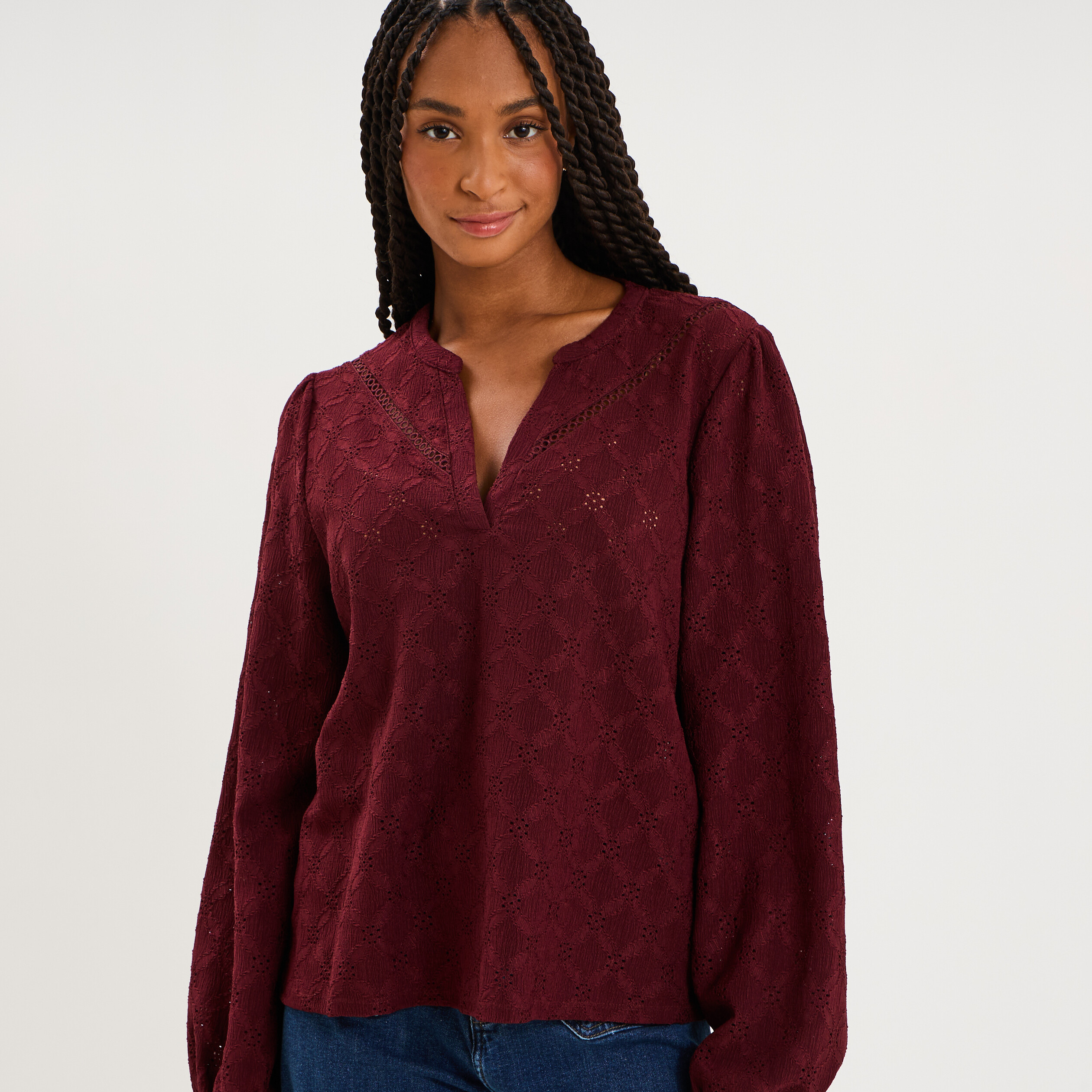 Blouse broderie anglaise manches longues violet fonc&eacute; femme