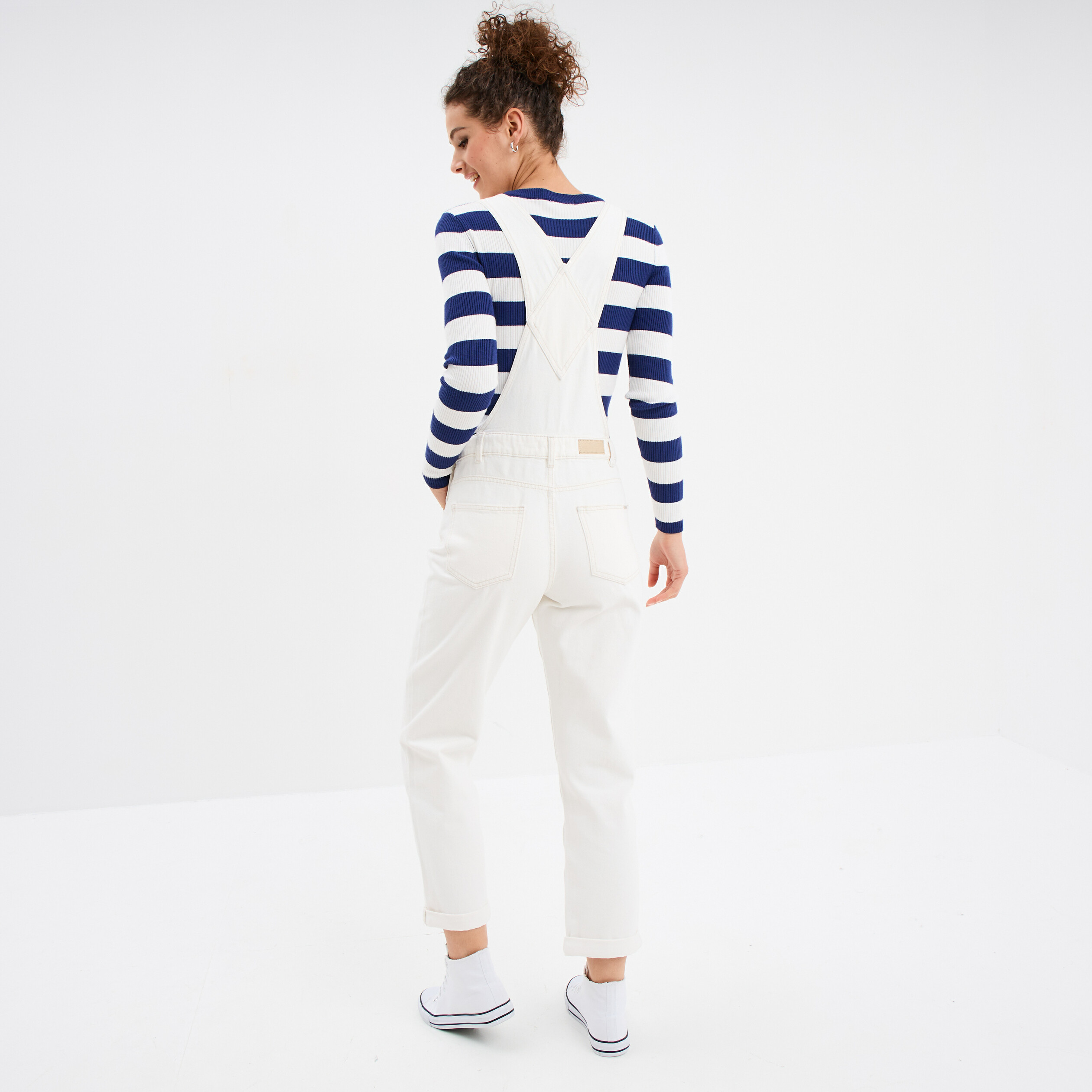Salopette en jean mom boutonn&eacute;e ecru femme