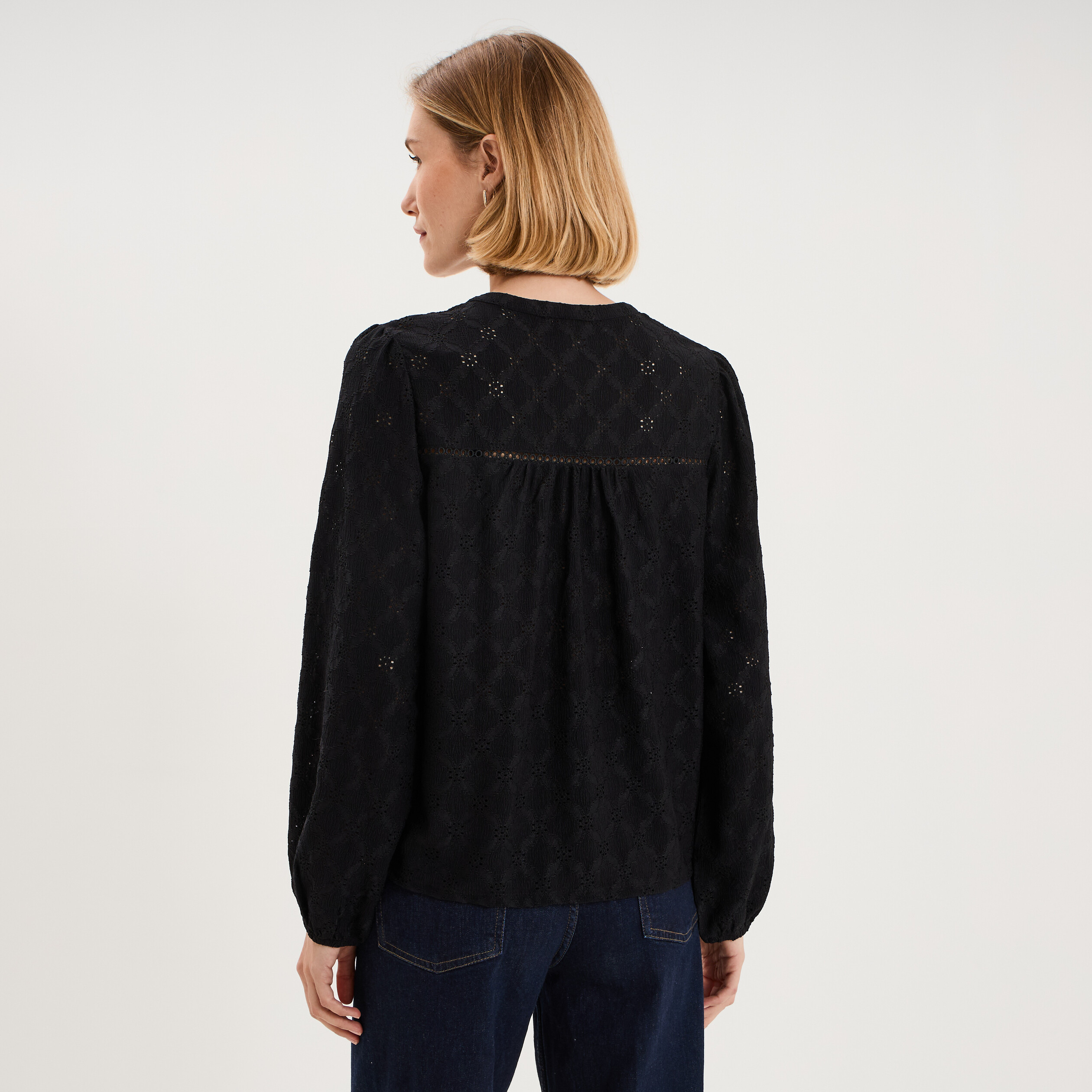 Blouse broderie anglaise manches longues noir femme