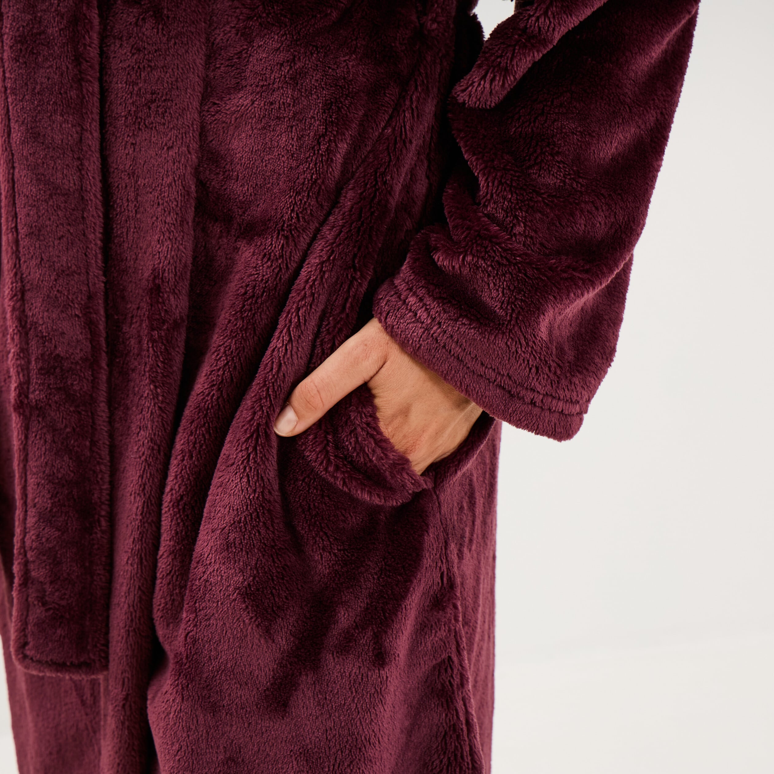 Peignoir effet velours &agrave; capuche prune femme