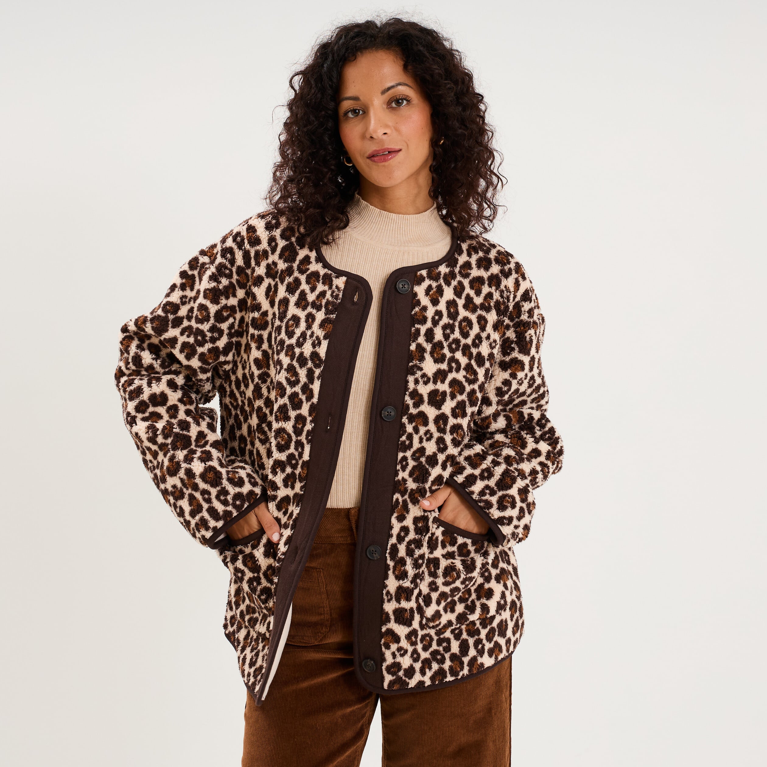 Veste sherpa doubl&eacute;e boutonn&eacute;e beige clair femme