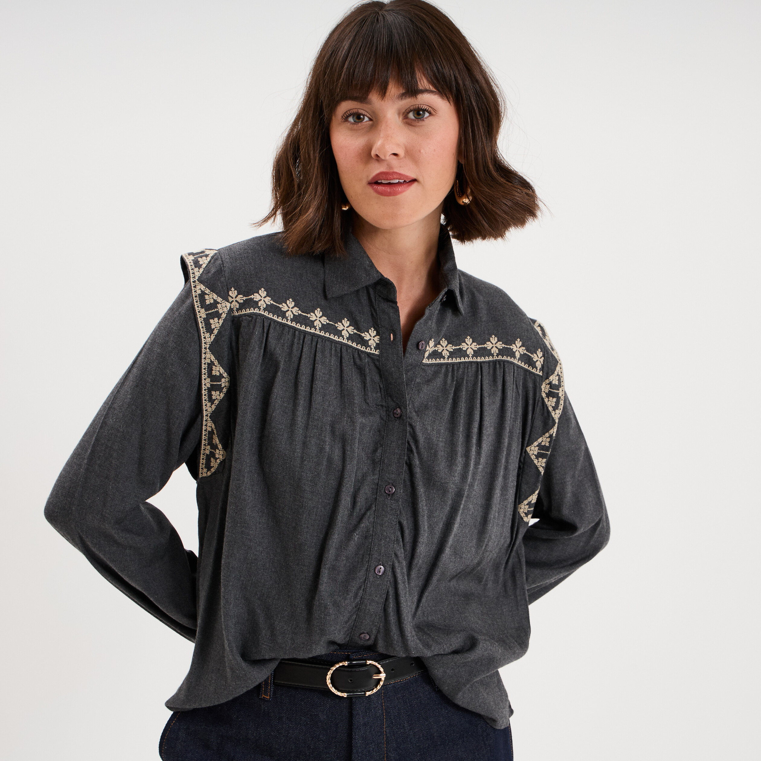 Blouse brod&eacute;e manches longues gris fonc&eacute; femme