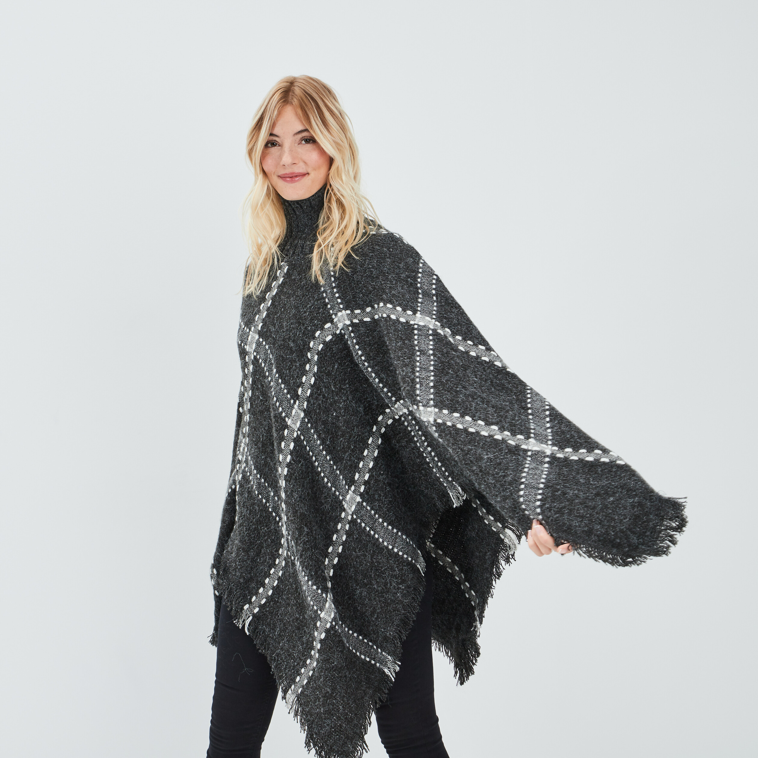 poncho a col roule bords a franges fines gris fonce femme Poncho à col roulé bords à franges fines gris foncé femme