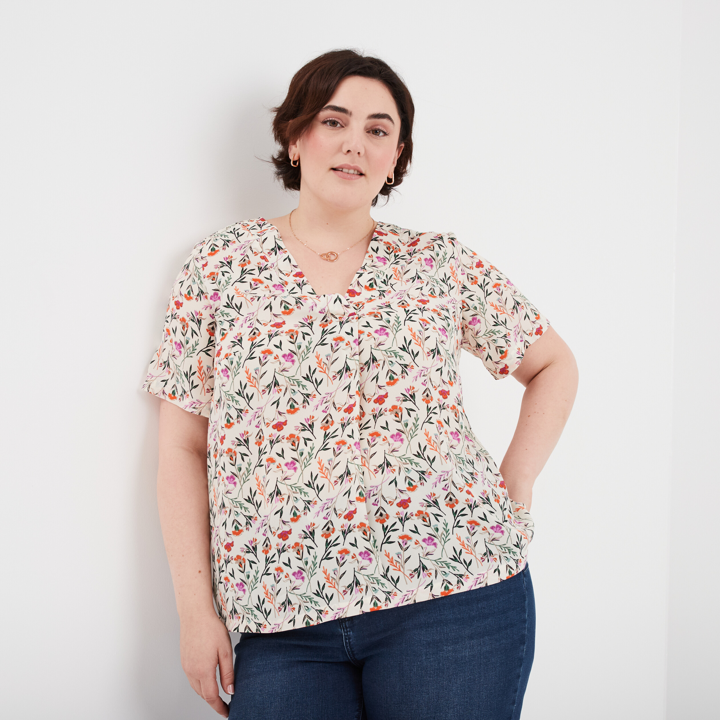 blouse col en v manches courtes ecru femmegt Blouse col en V manches courtes ecru femme grande taille