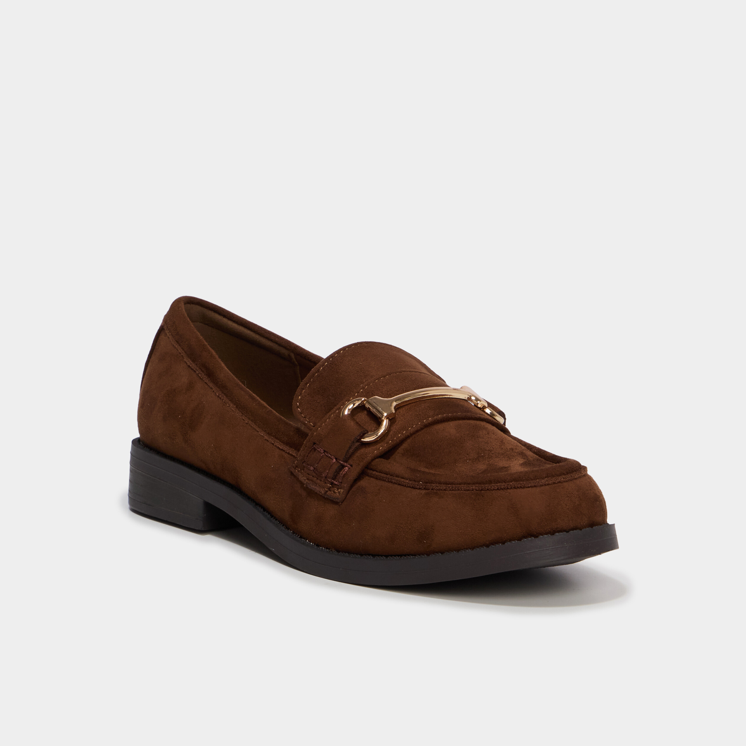 Mocassins effet su&eacute;dine avec ornements marron femme