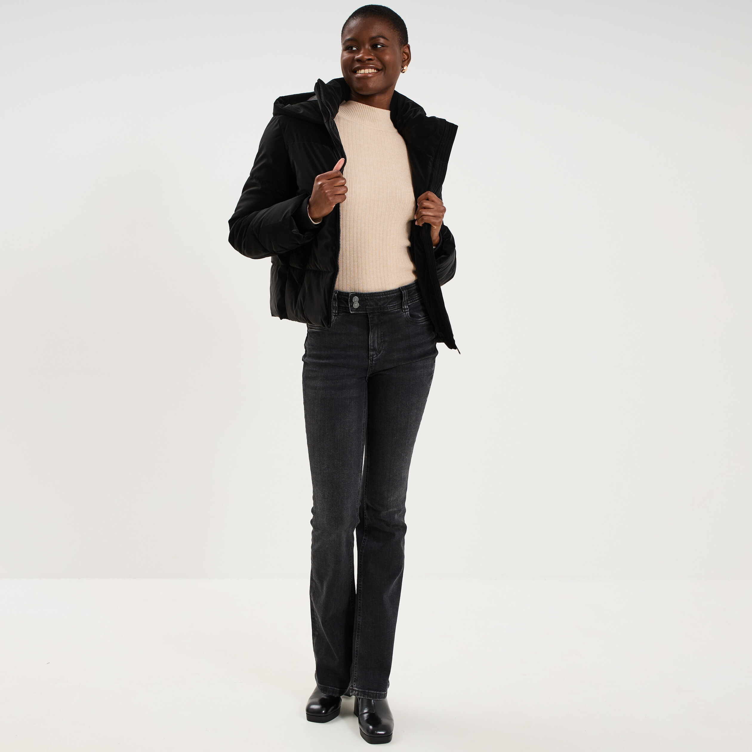 Doudoune courte imperm&eacute;able &agrave; capuche noir femme
