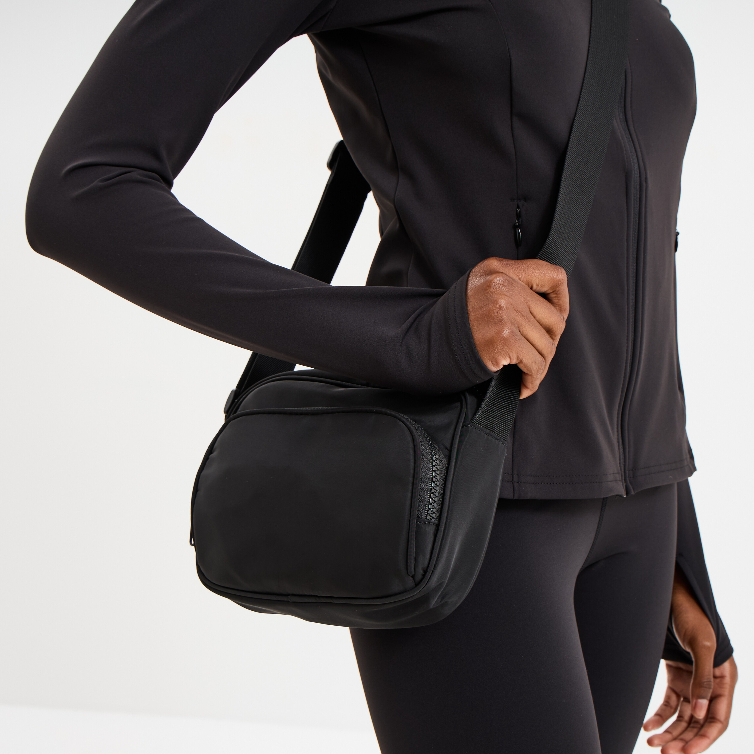 Sac arrondi en bandoulière noir femme