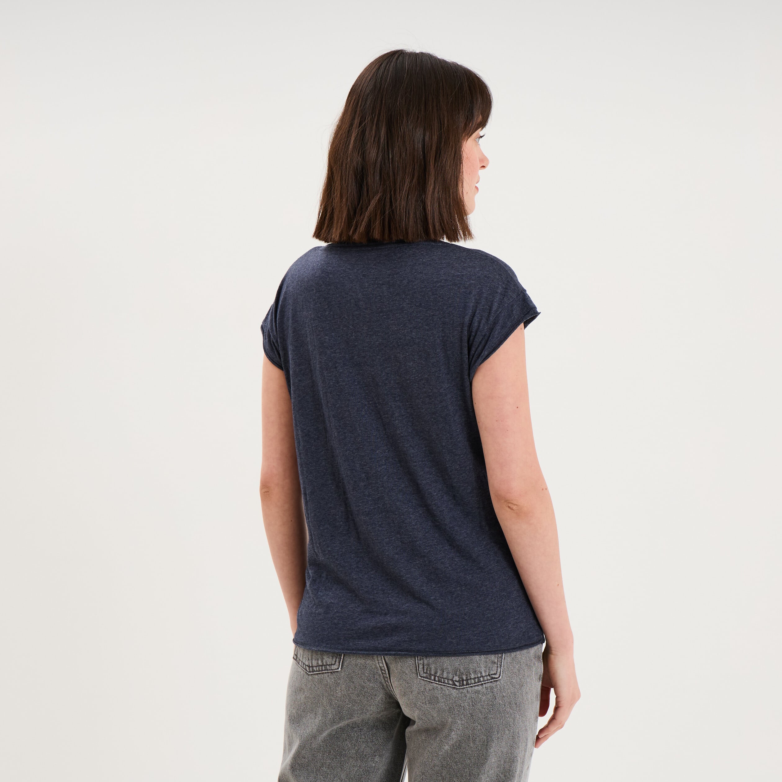 T-shirt col v poche poitrine bleu marine femme