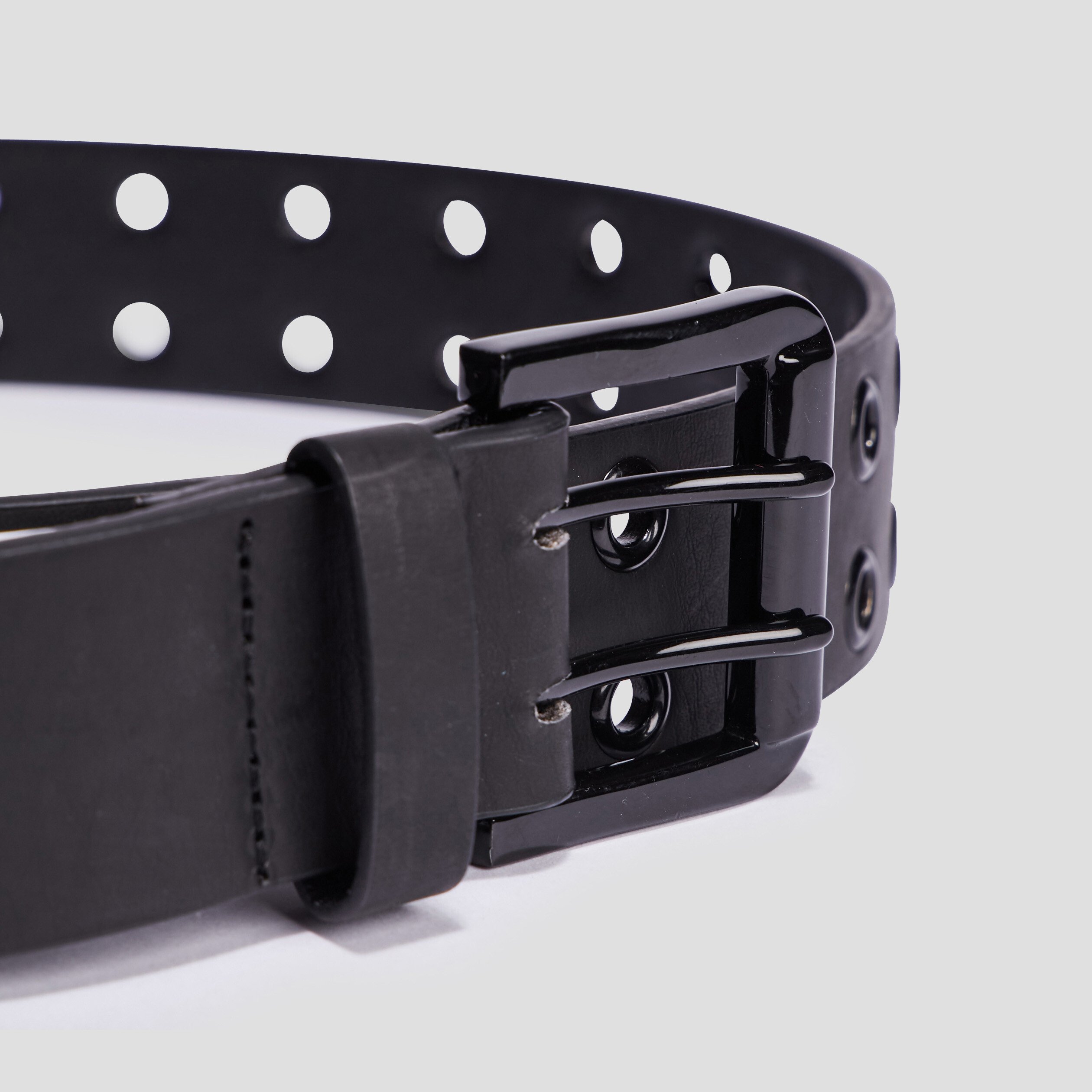 ceinture avec oeillets noir femme Ceinture avec oeillets noir femme