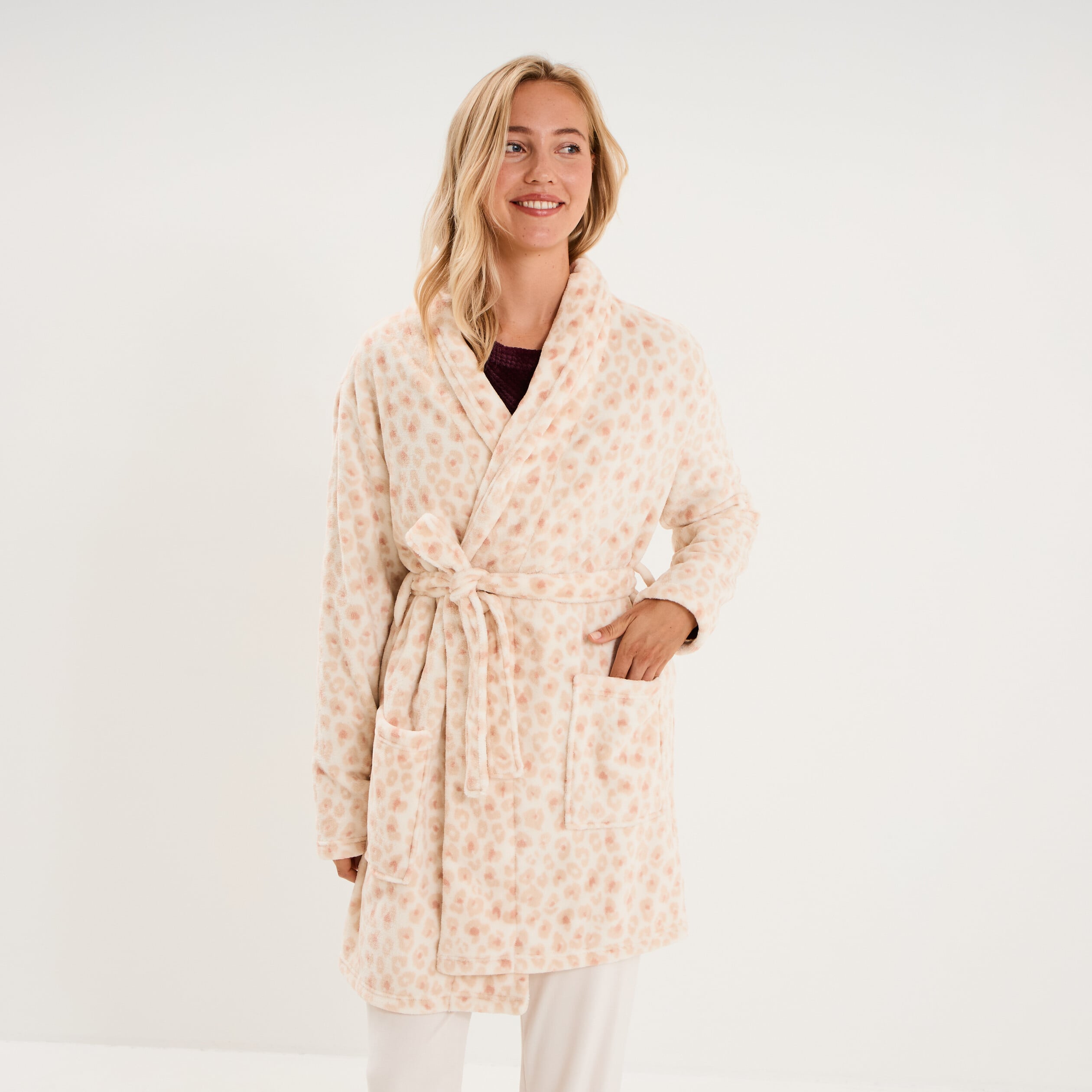 Peignoir court effet velours ceintur&eacute; rose femme
