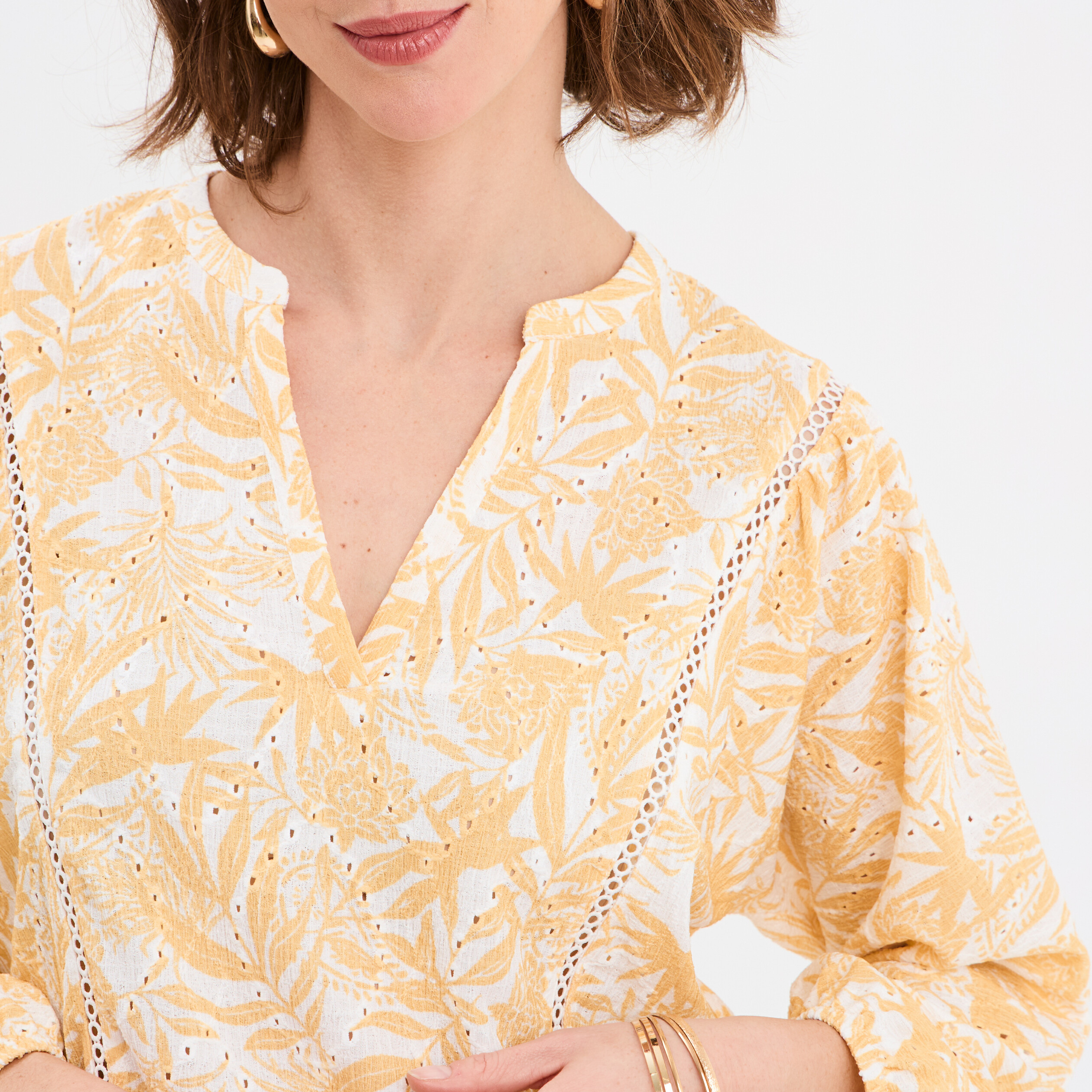Blouse ajour&eacute;e manches 3/4 col en V ecru femme