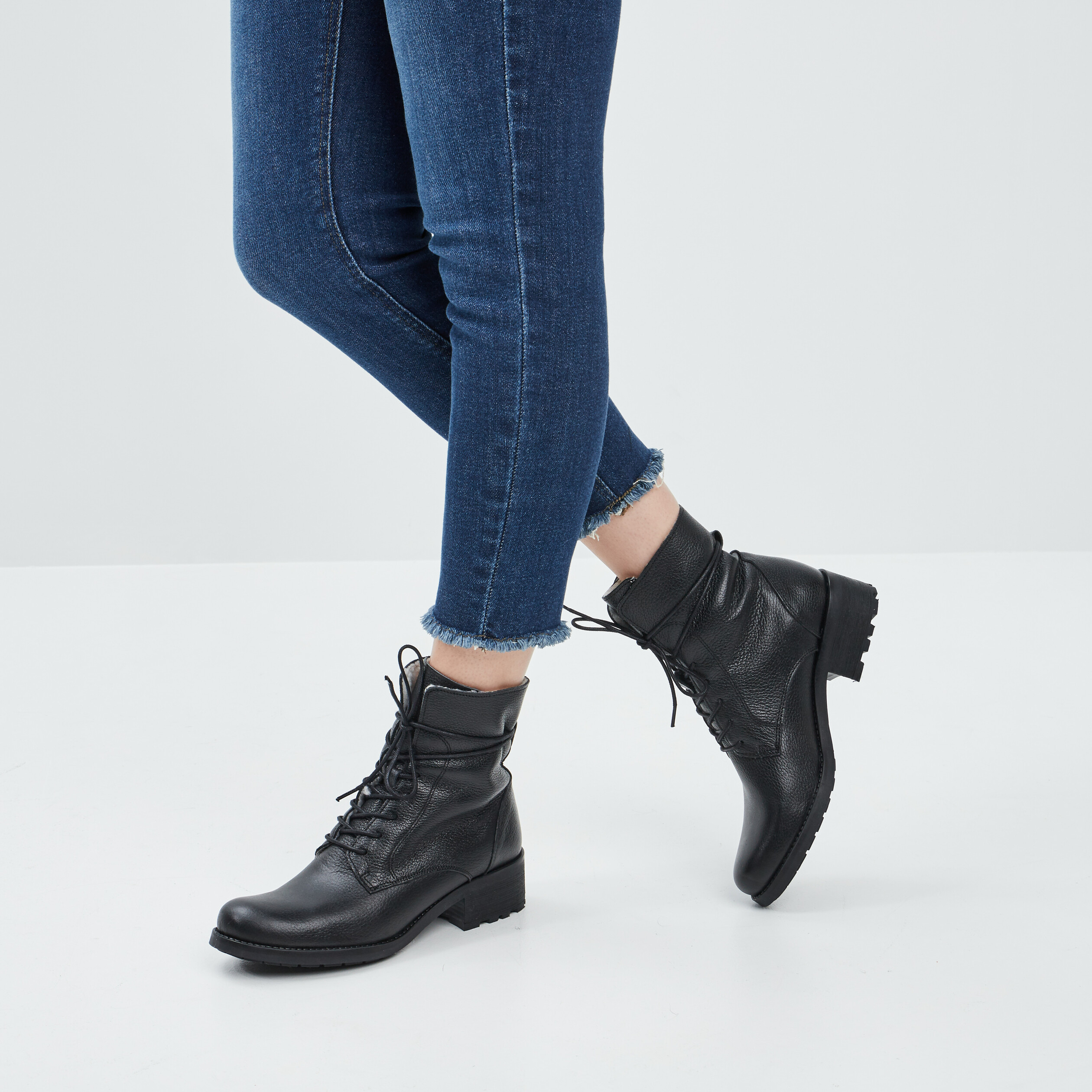 bottines a lacets en cuir fourrees noir femme Bottines à lacets en cuir fourrées noir femme