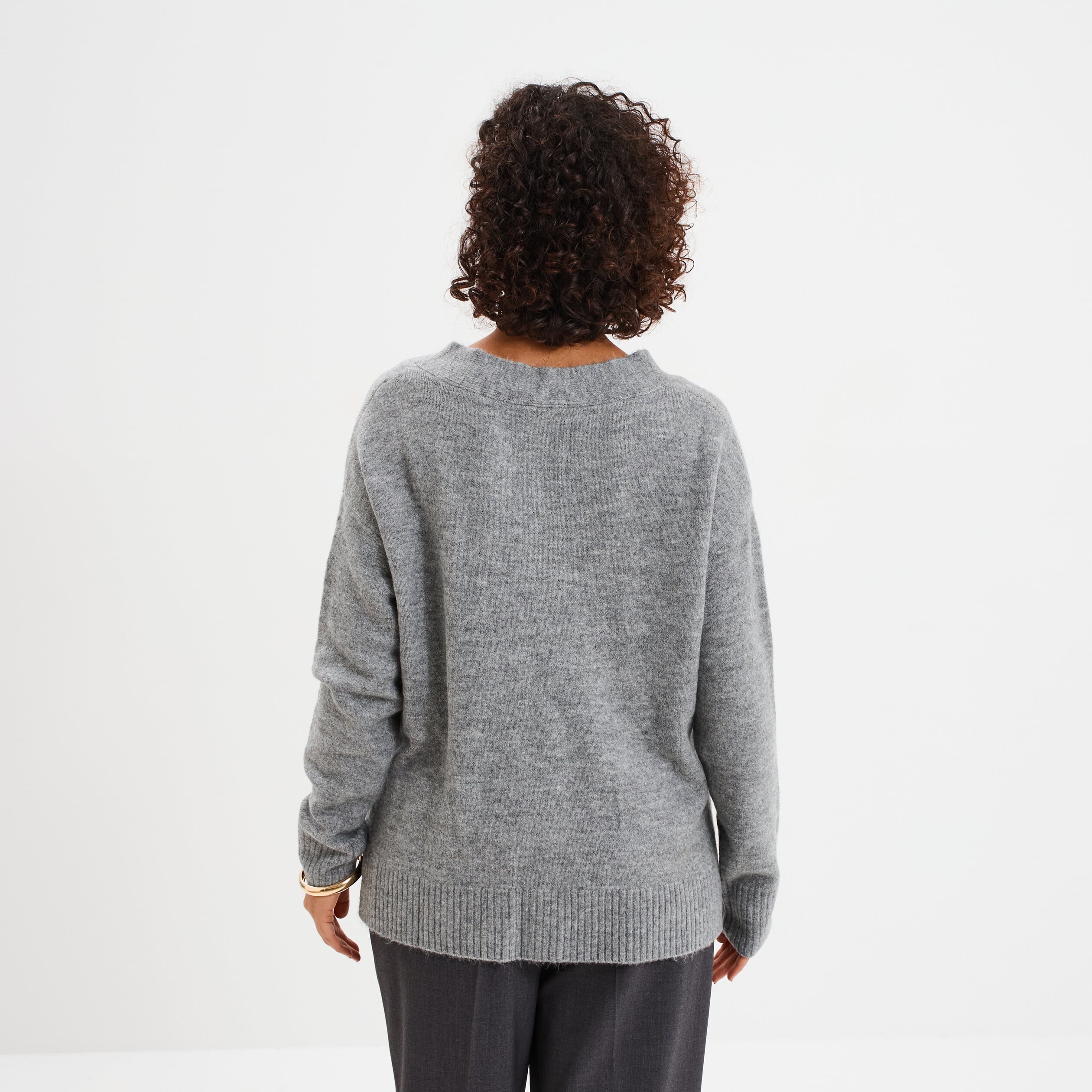 Pull droit ample col V fentes aux c&ocirc;t&eacute;s gris clair femme