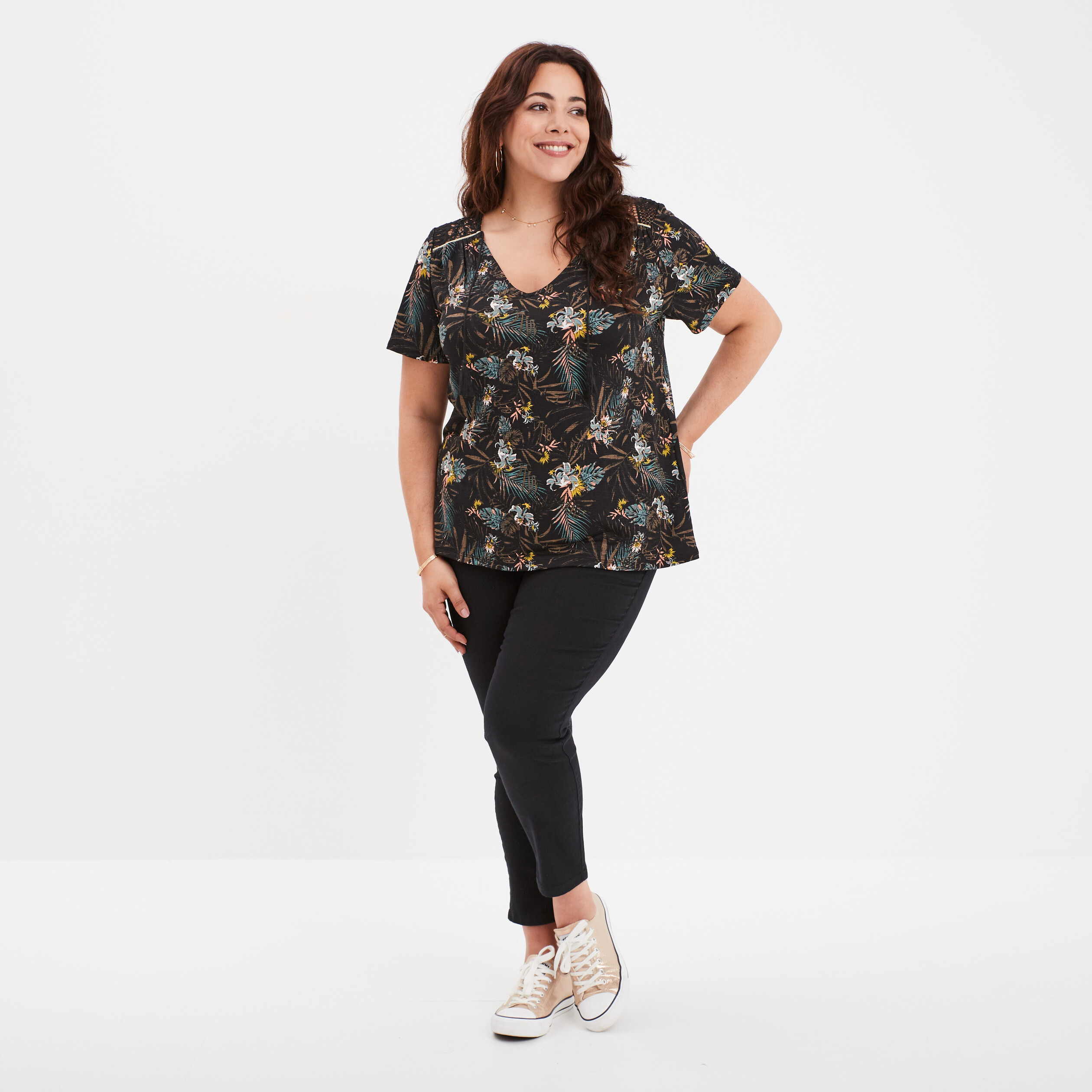 t shirt avec cordons et dentelle noir femmegt T-shirt avec cordons et dentelle noir femme grande taille