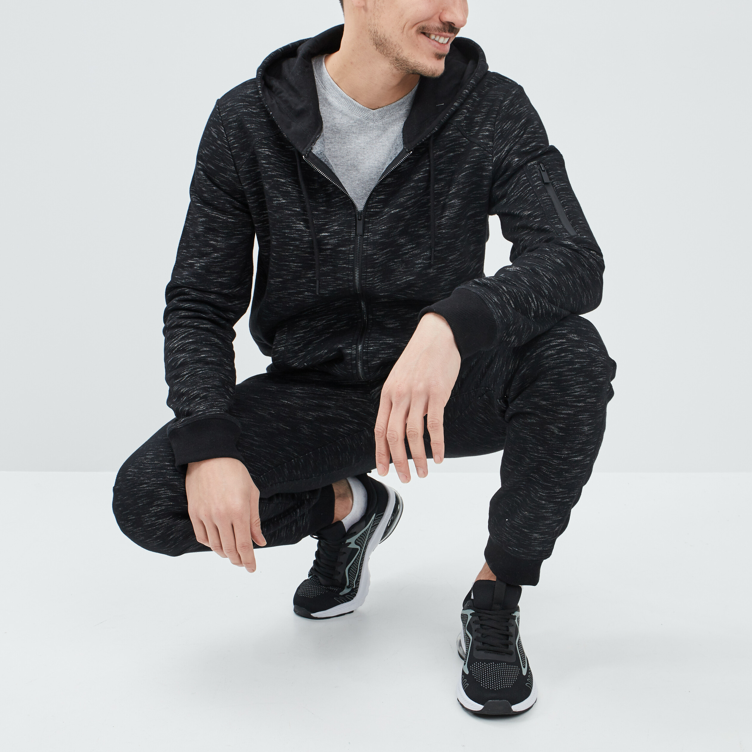 Sweat zipp&eacute; &agrave; capuche en molleton noir homme