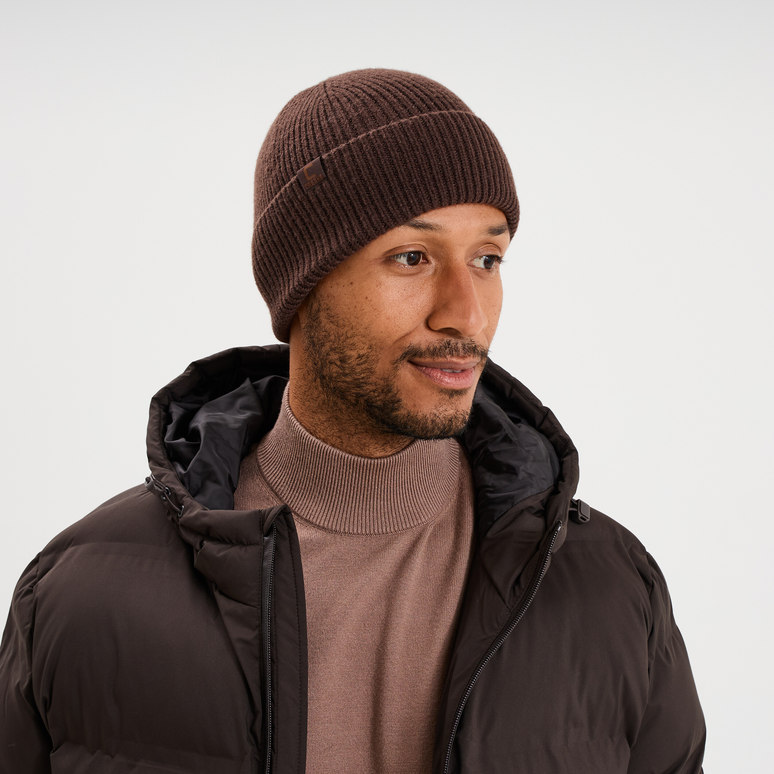 Bonnet avec bord &agrave; revers tricot&eacute; marron fonc&eacute; homme