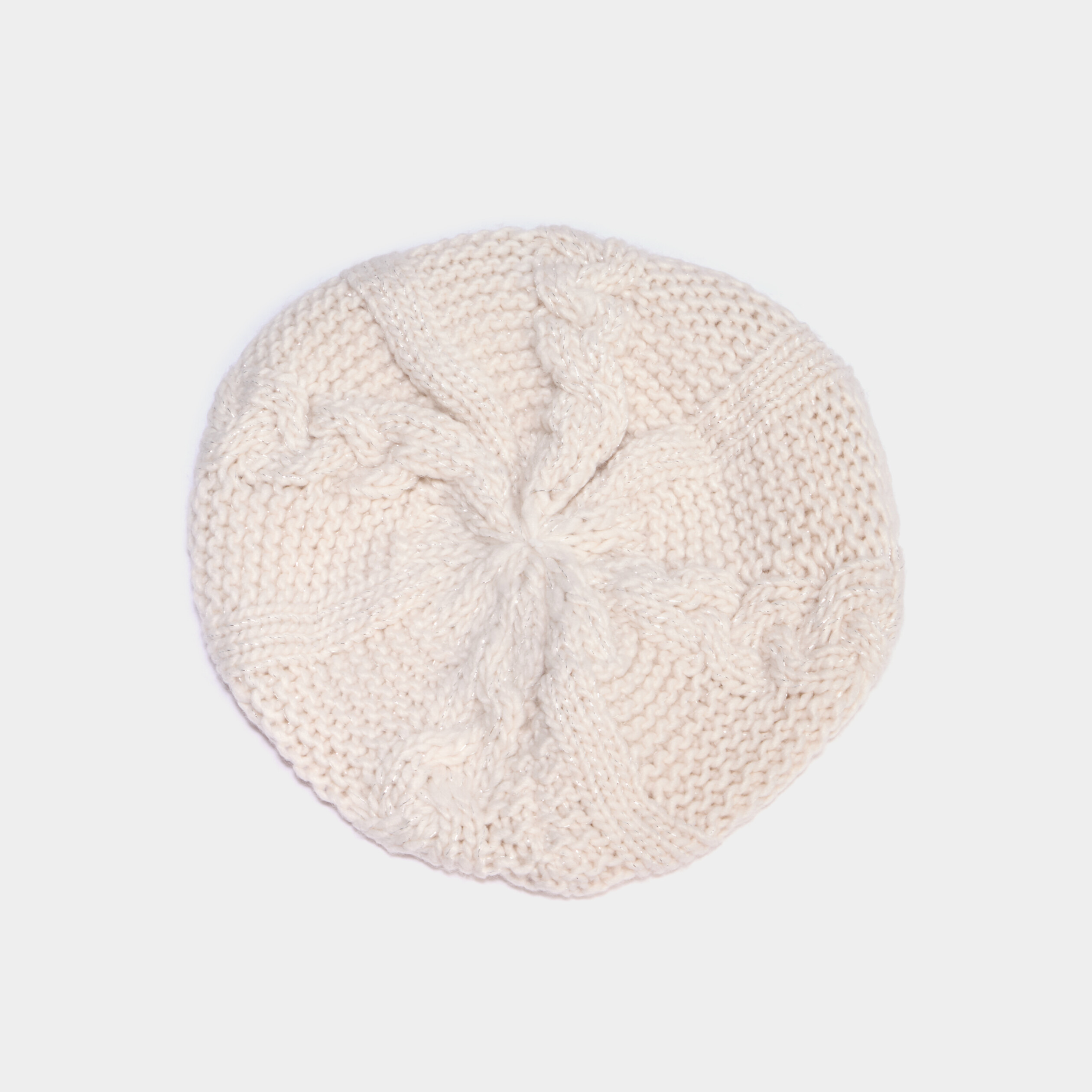 B&eacute;ret tricot&eacute; avec torsades sable femme