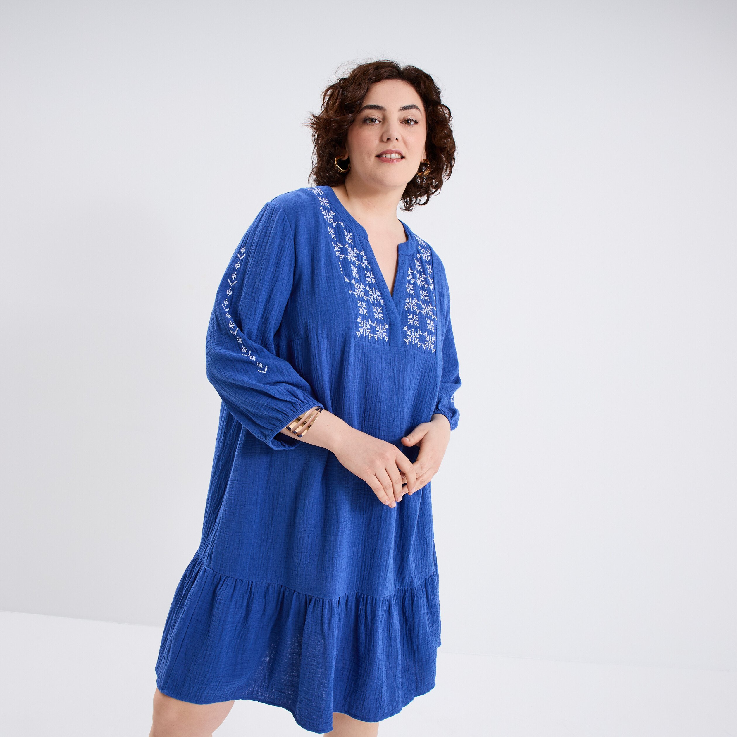 robe brodee evasee gaze de coton bleu roi femmegt Robe brodée évasée gaze de coton bleu roi femme grande taille