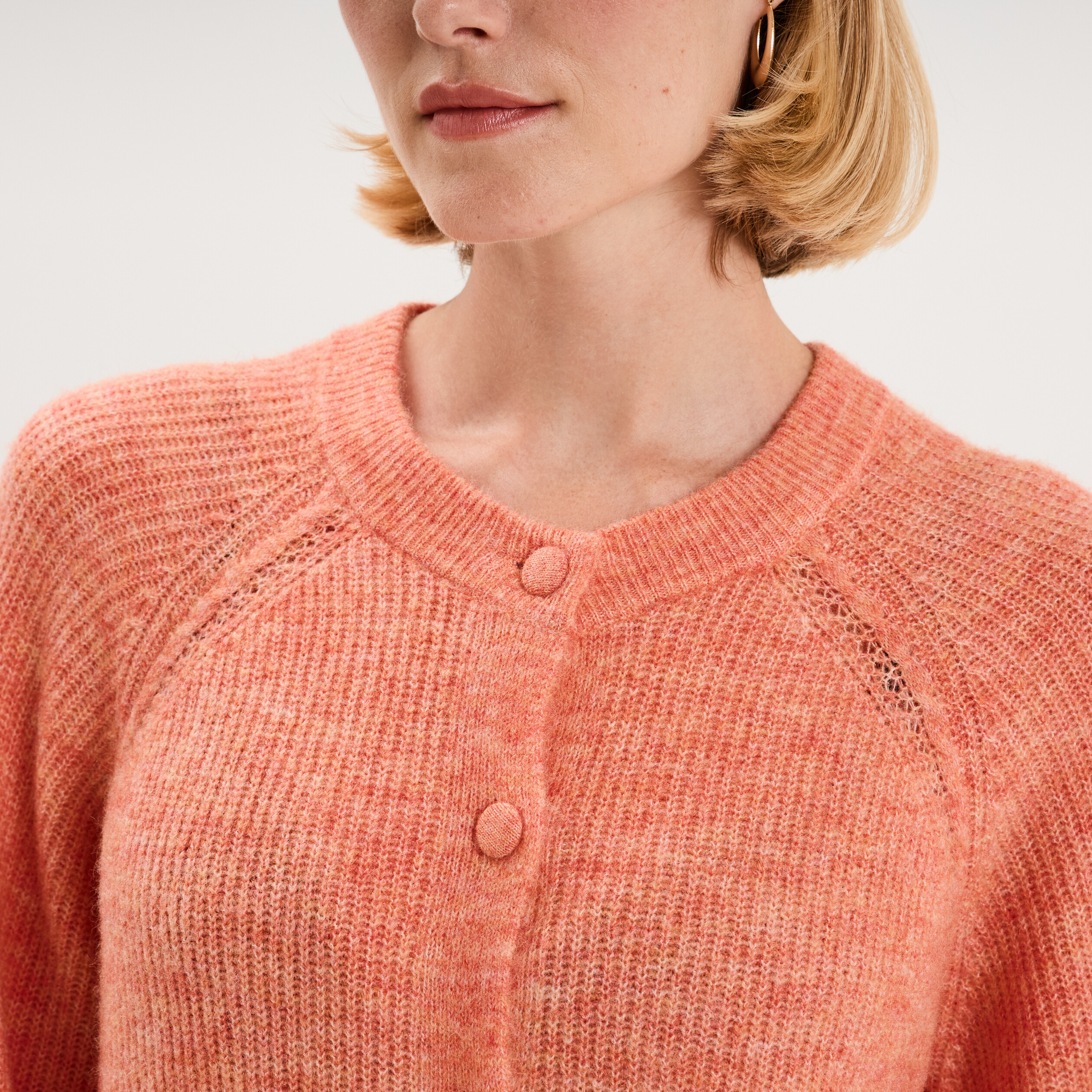 Gilet cardigan col rond boutonn&eacute; rose corail femme