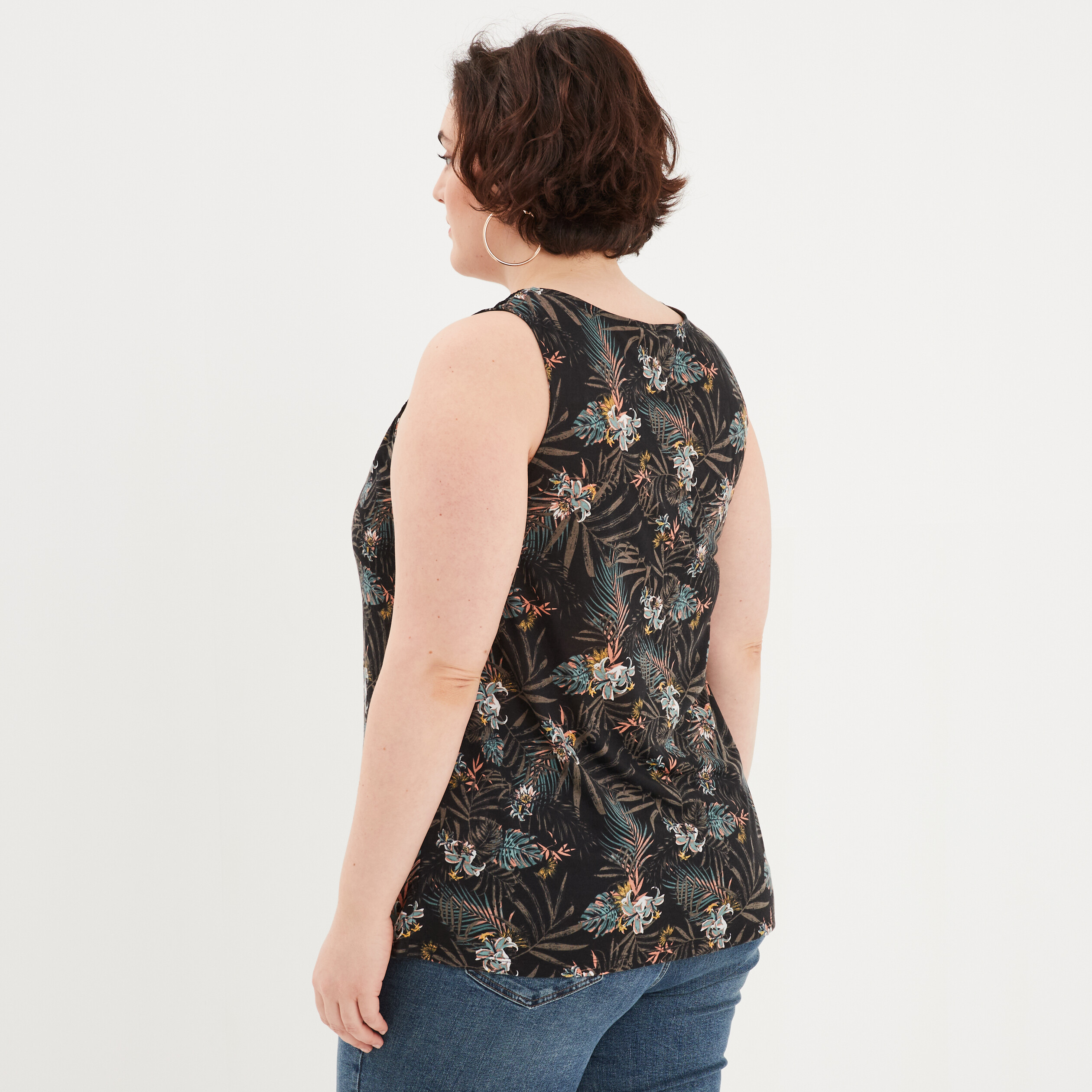 debardeur col rond en dentelle noir femmegt Débardeur col rond en dentelle noir femme grande taille