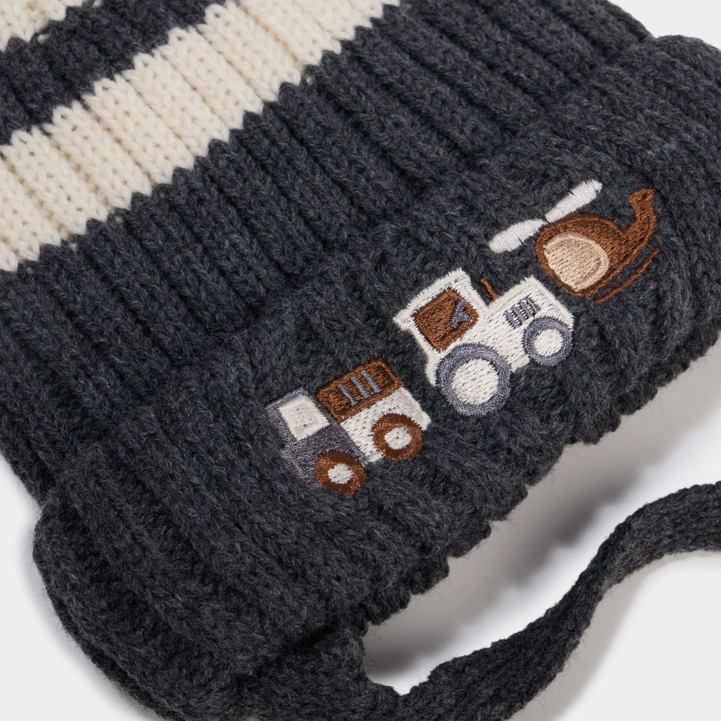 Bonnet brod&eacute; &agrave; pompon gris fonc&eacute; b&eacute;b&eacute; gar&ccedil;on
