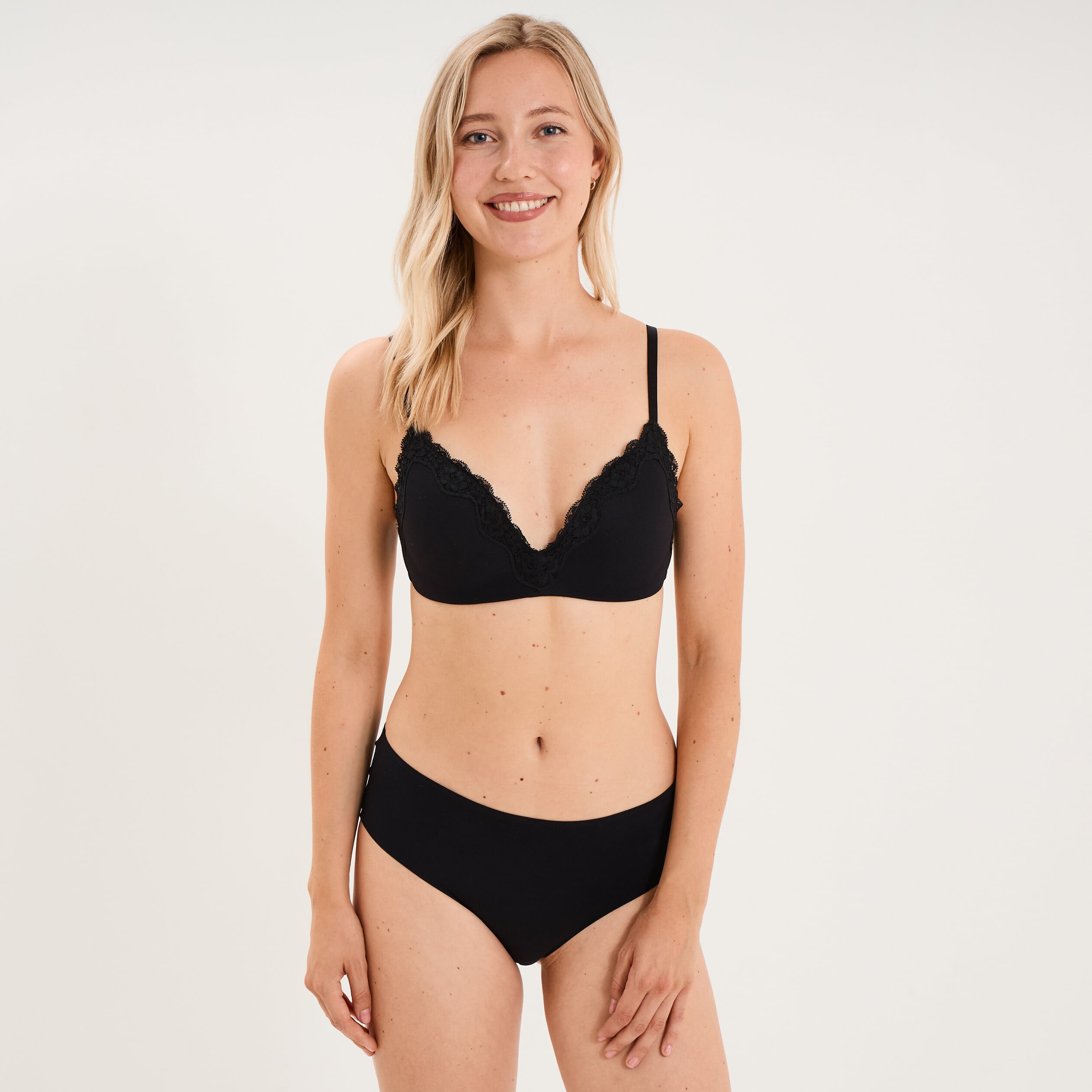 Soutien-gorge triangle micro dentelle noir femme