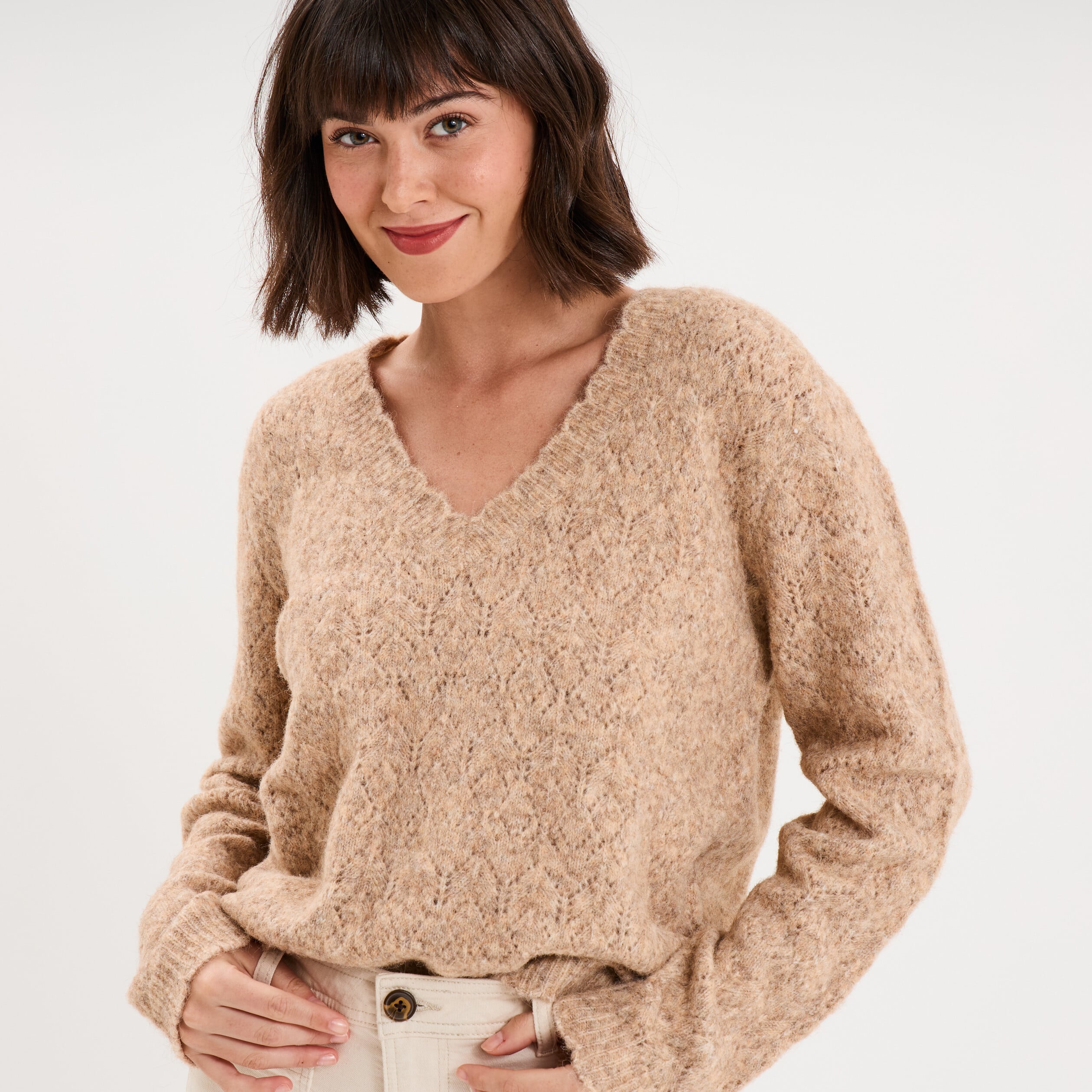 Pull col V ajour&eacute; manches longues beige femme
