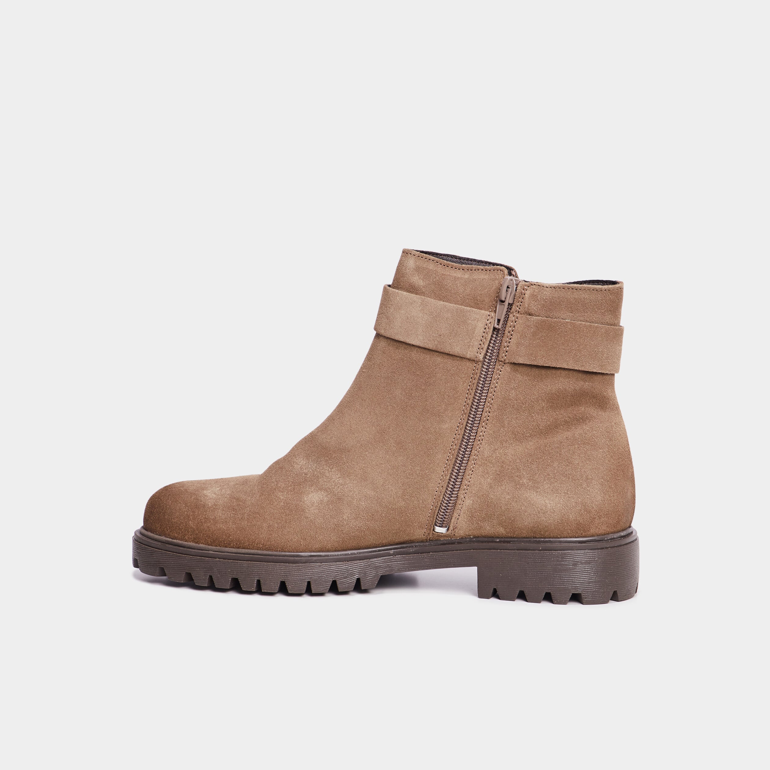 Bottines aspect su&eacute;dine avec boucles taupe femme
