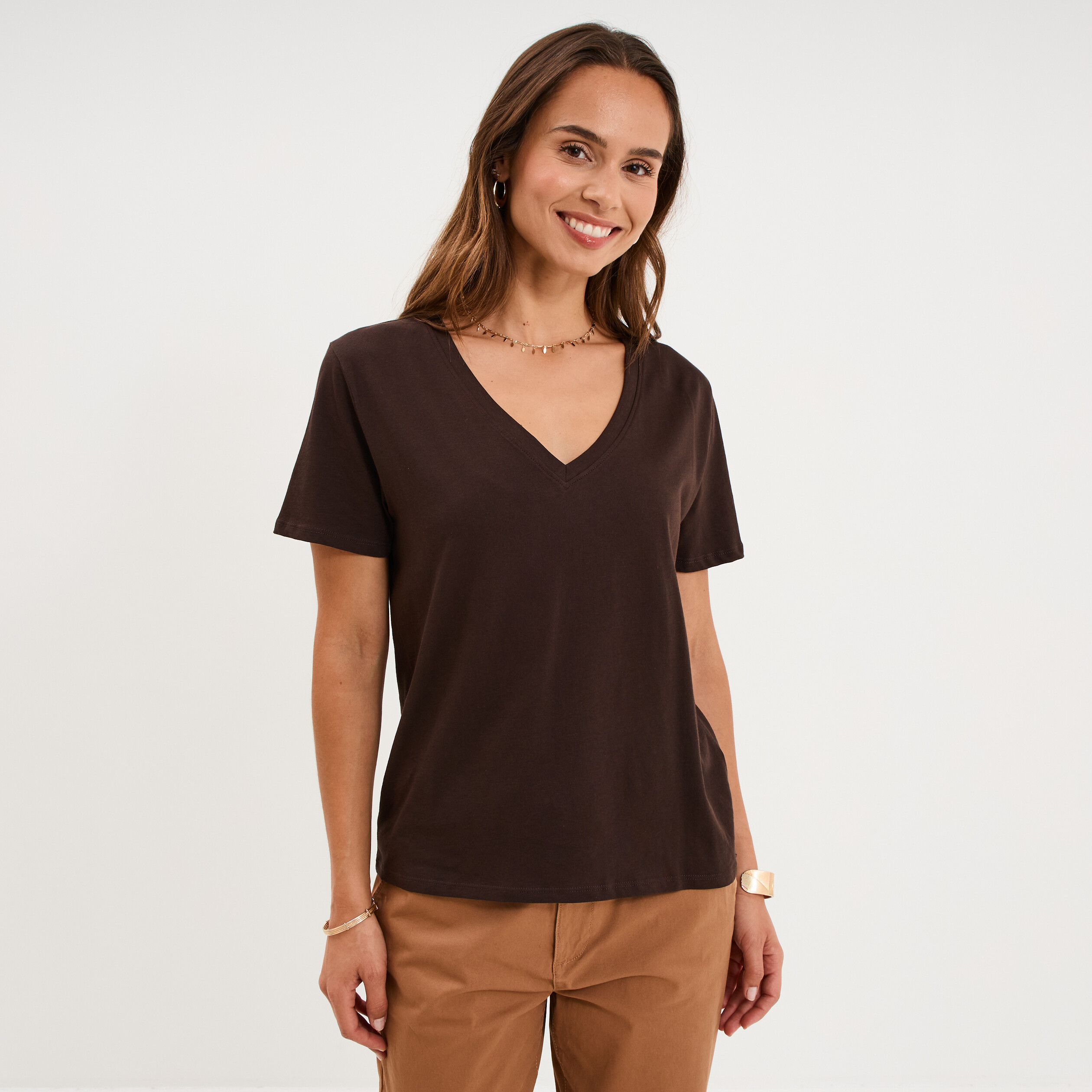 T-shirt manches courtes col en V coton marron fonc&eacute; femme