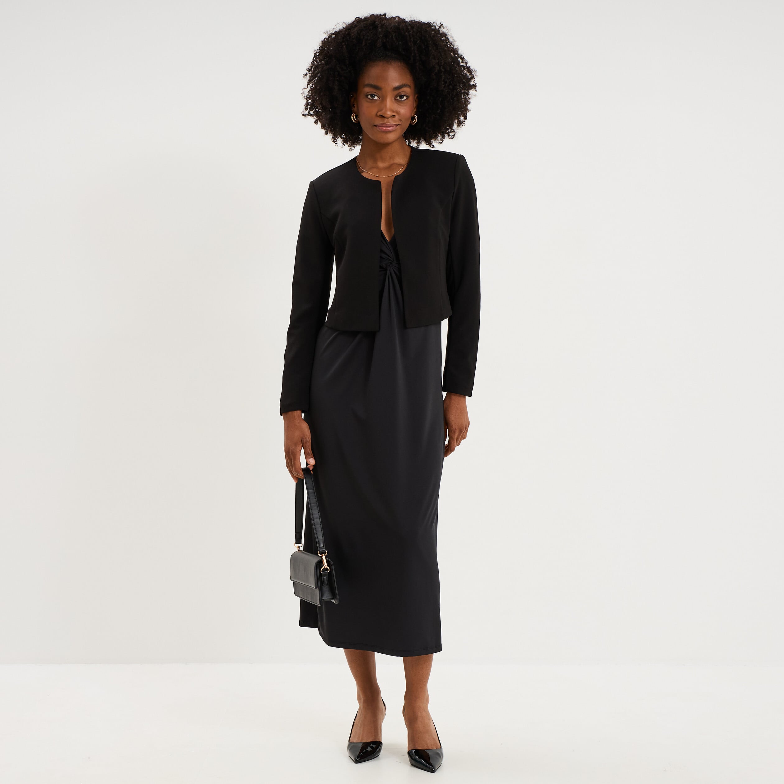 Robe longue &eacute;paules d&eacute;tails bijoux noir femme