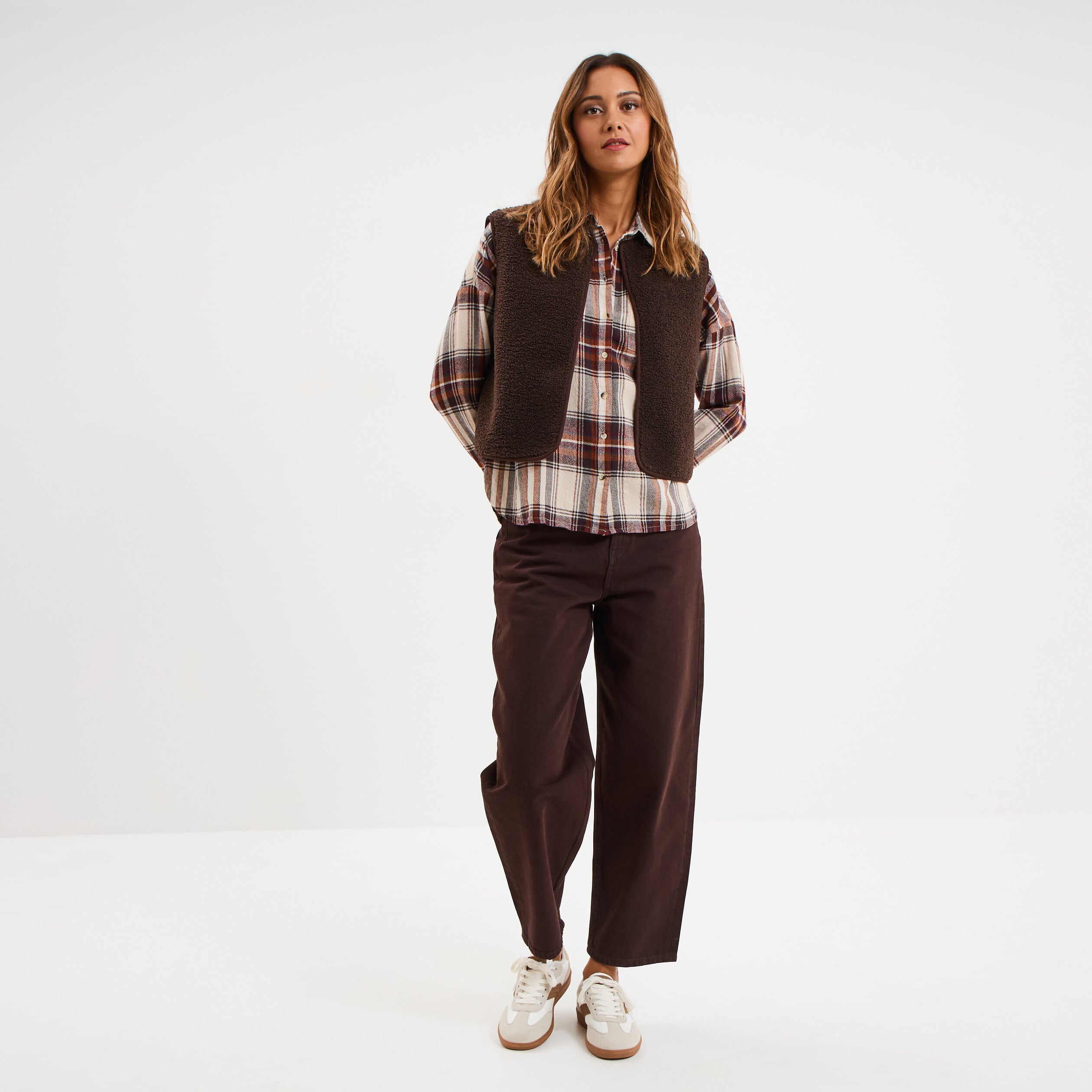 Gilet r&eacute;versible polaire sans manches marron fonc&eacute; femme