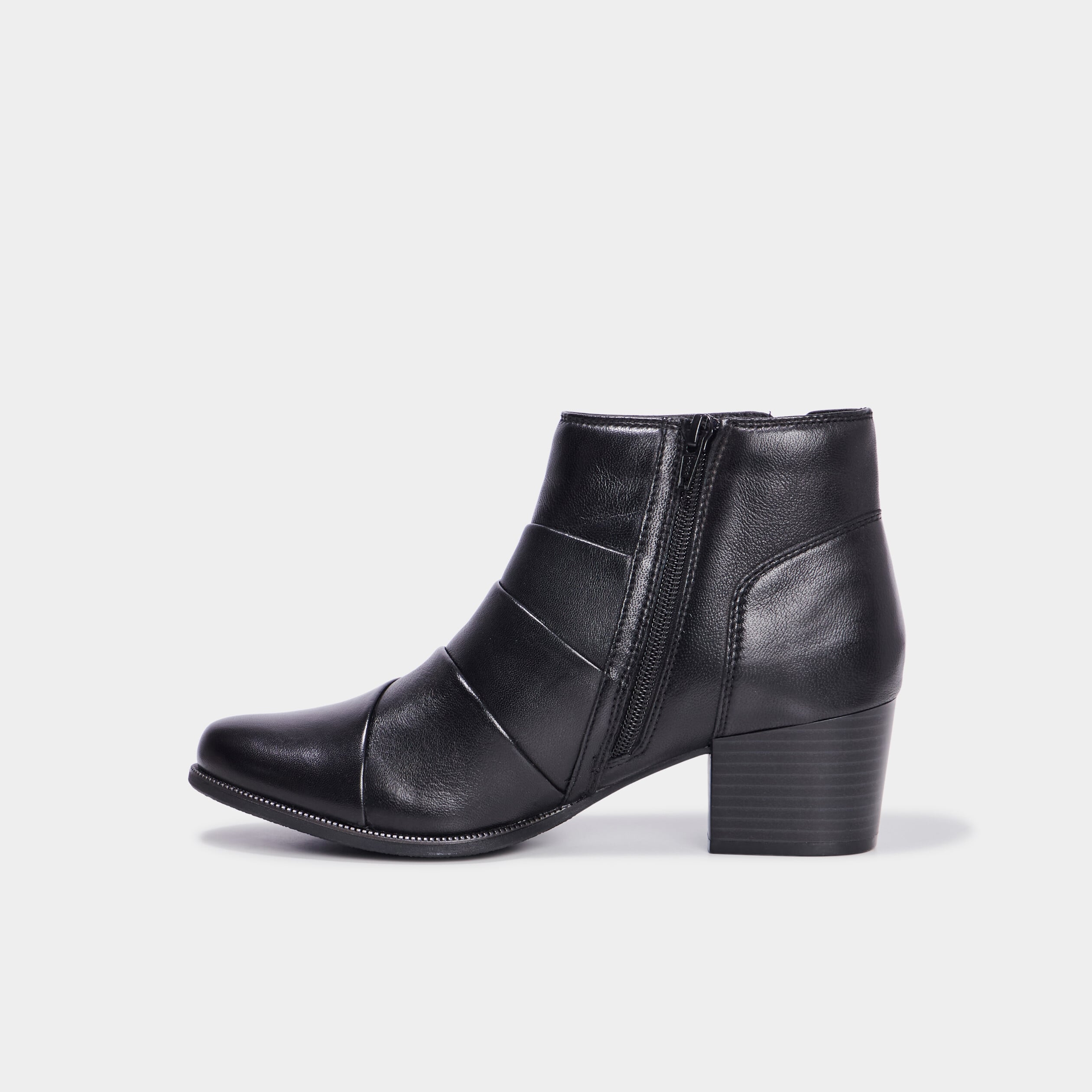 Bottines en cuir &agrave; talons noir femme
