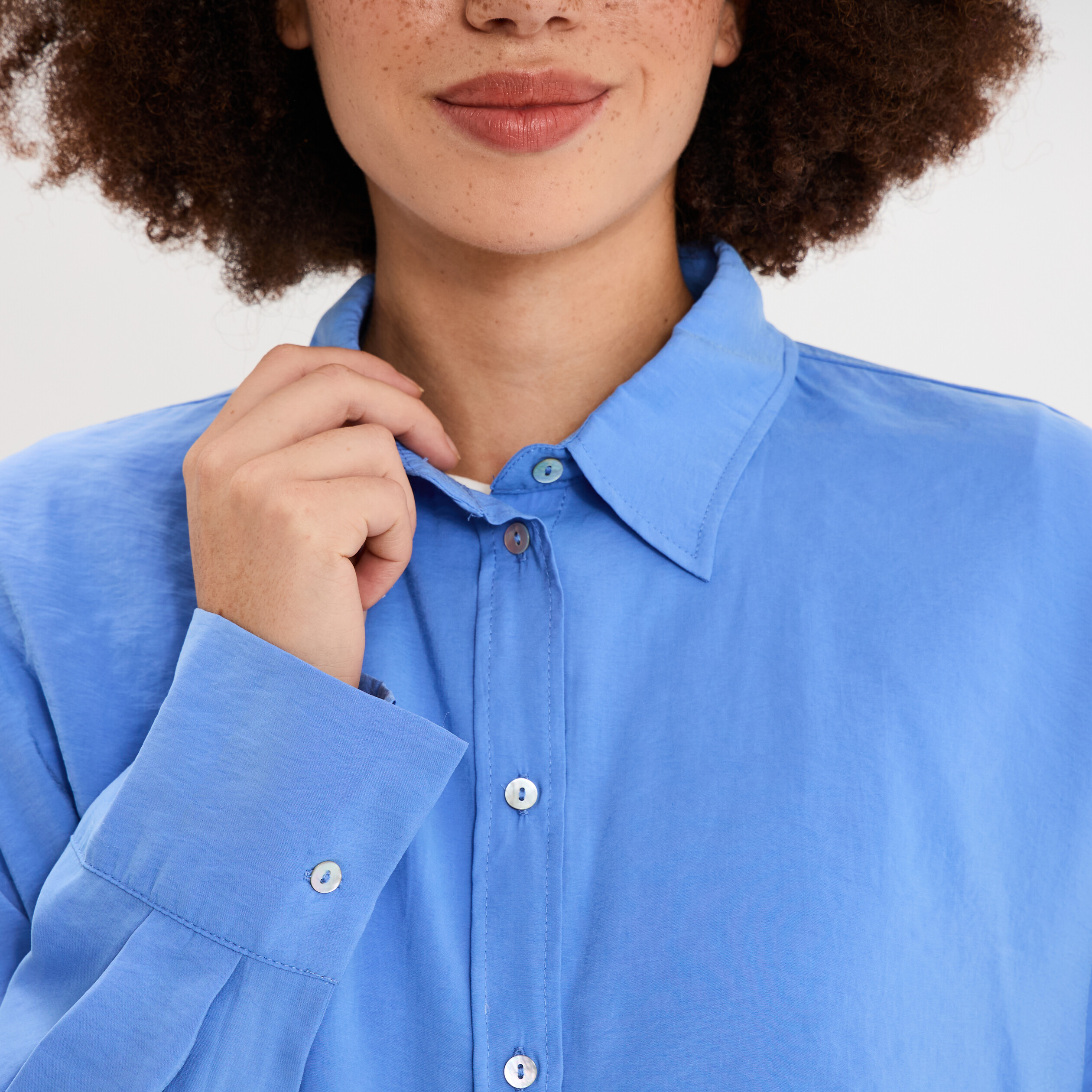 Chemise fluide manches longues oversize bleu electrique femme