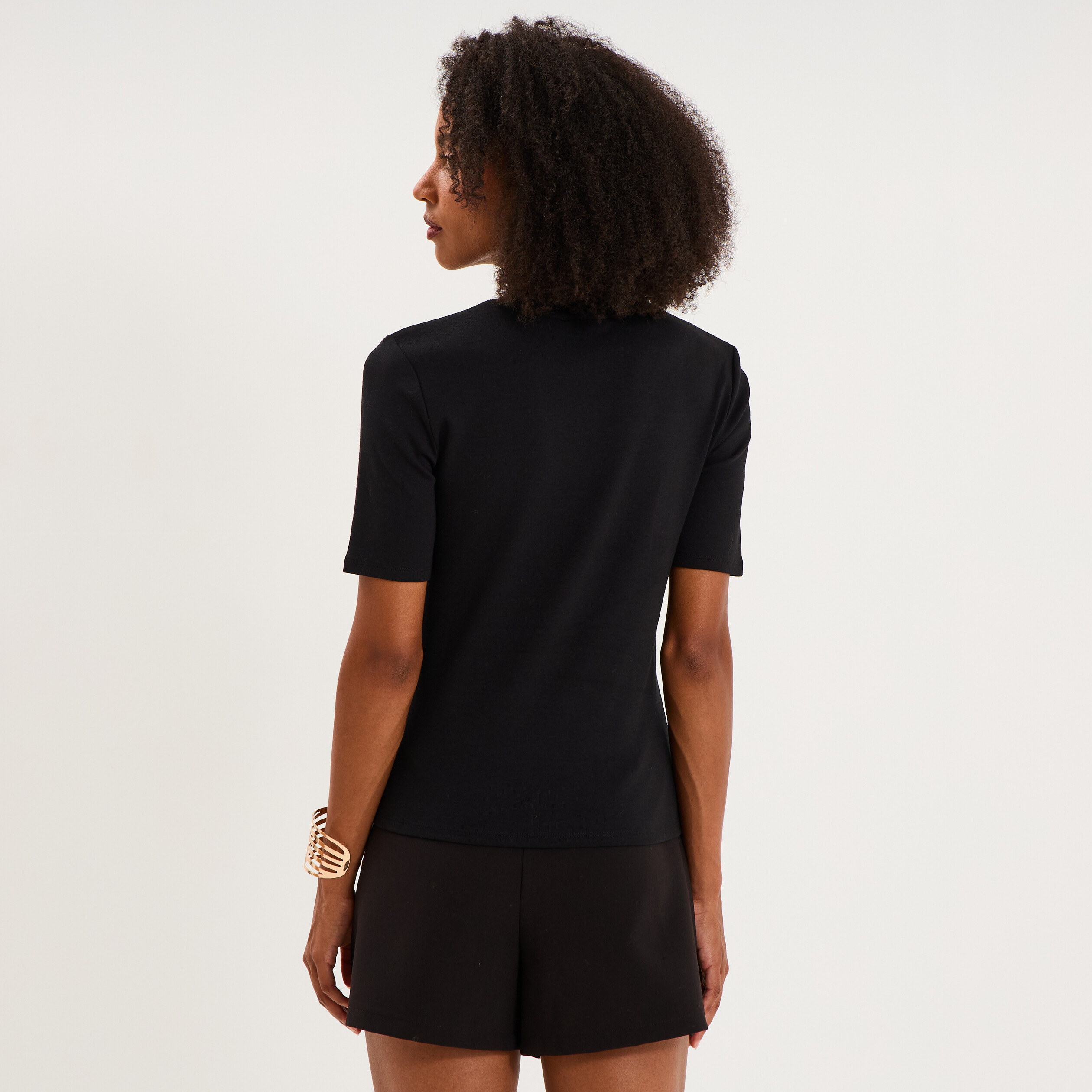T-shirt col rond manches courtes ajust&eacute; noir femme