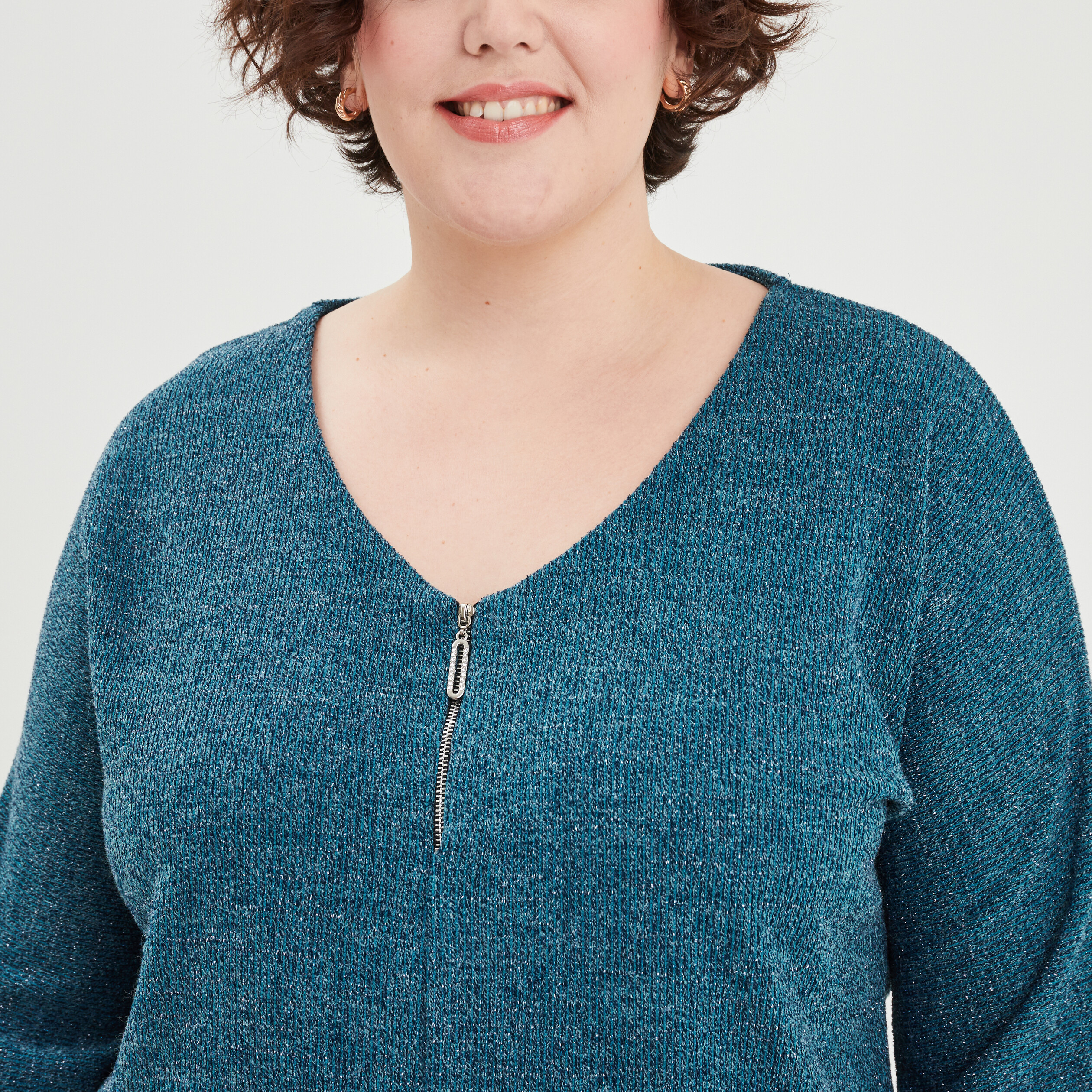pull col en v detail zippe bleu canard femmegt Pull col en V détail zippé bleu canard femme grande taille