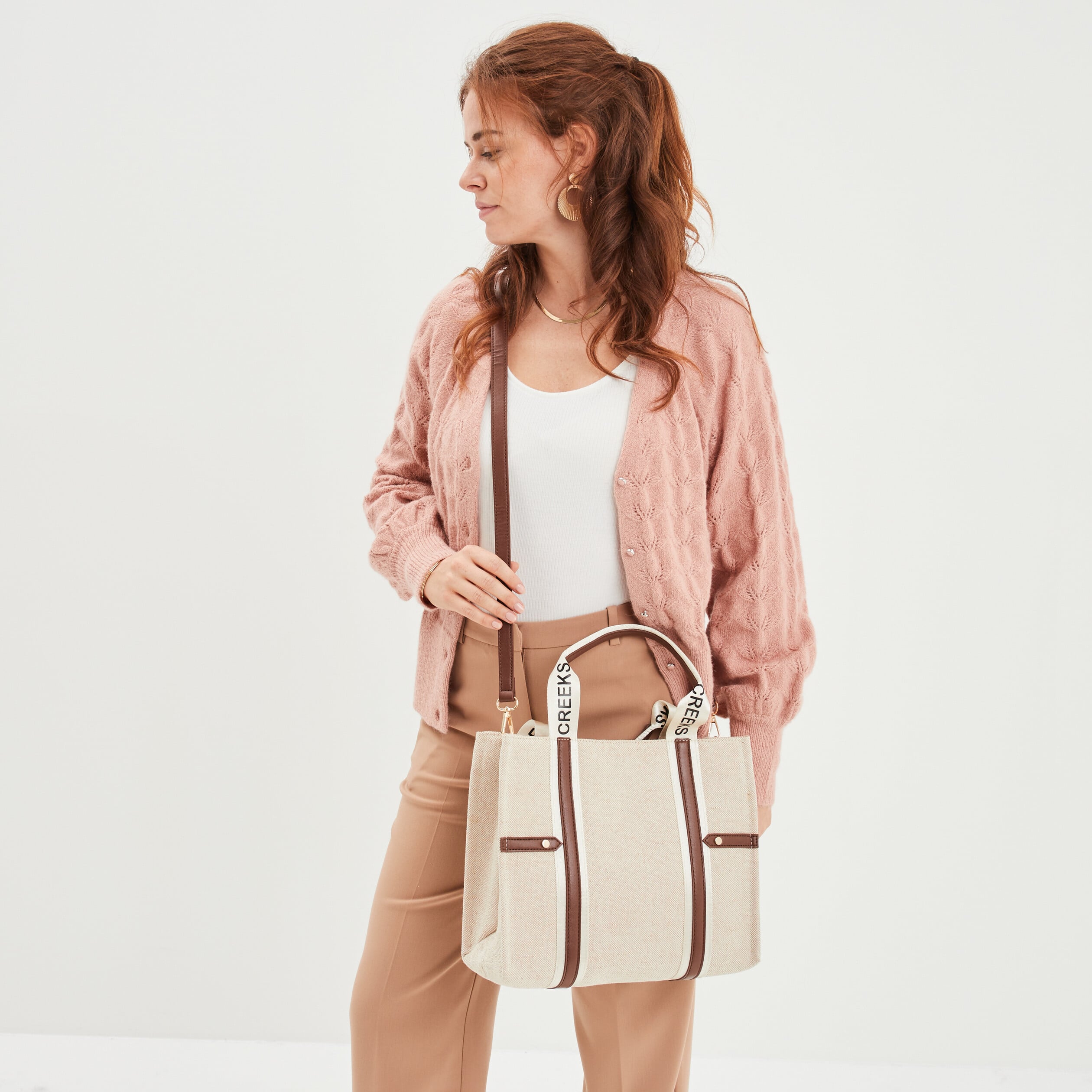 Sac &agrave; main avec bandouli&egrave;re sable femme