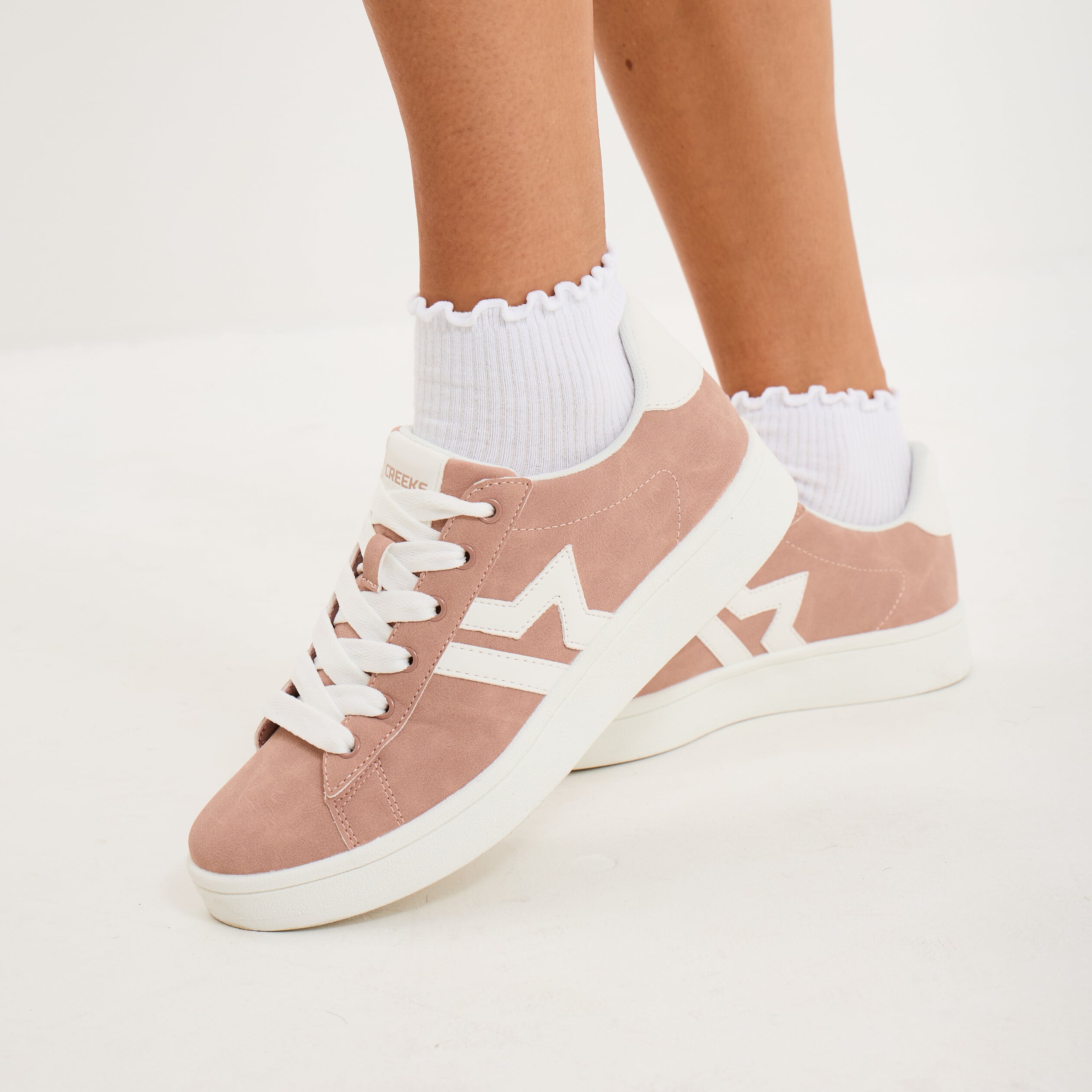 Baskets &agrave; lacets su&eacute;dine rose femme