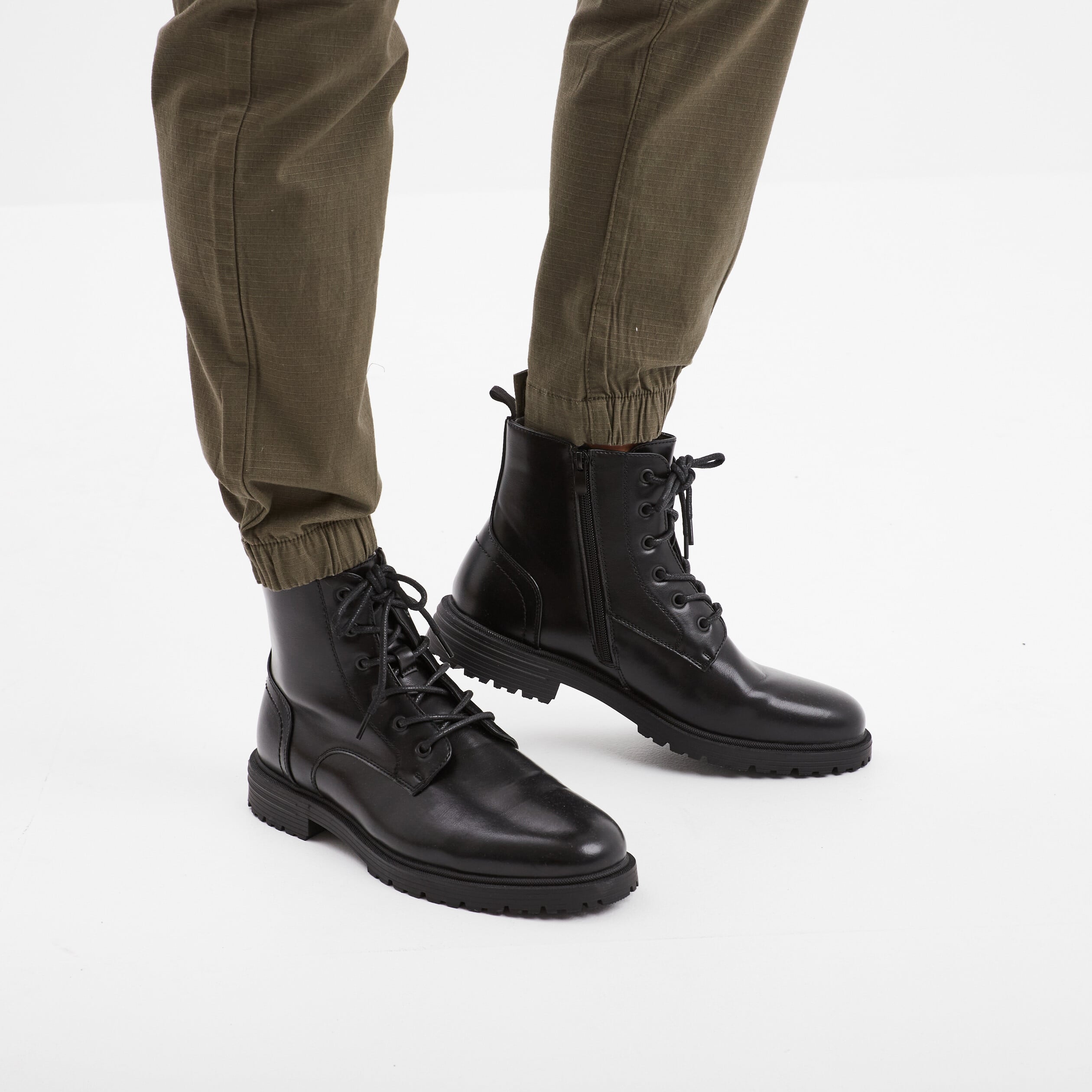 Bottines zipp&eacute;es effet similicuir noir homme